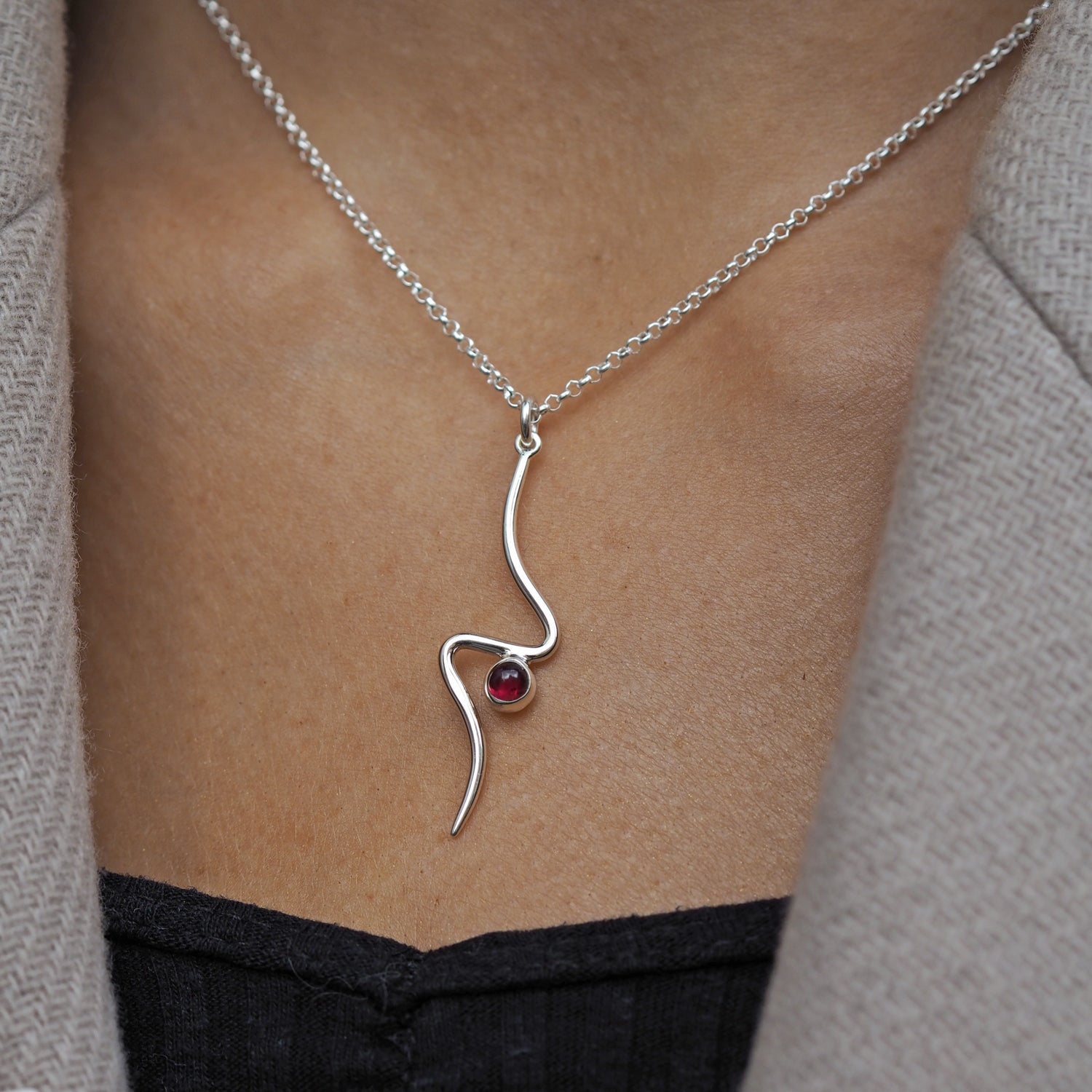 Linea Garnet Birthstone Pendant