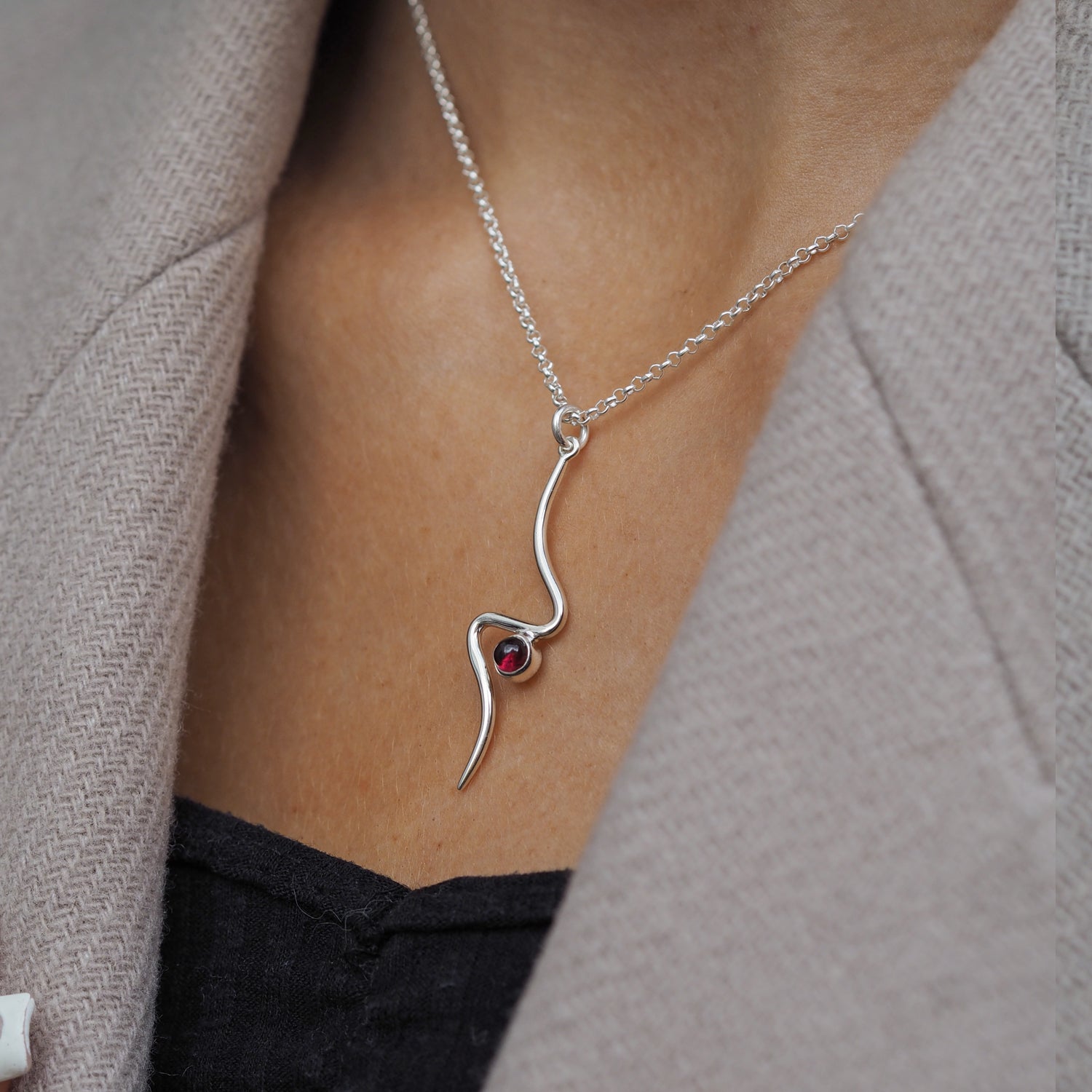 Linea Garnet Birthstone Pendant