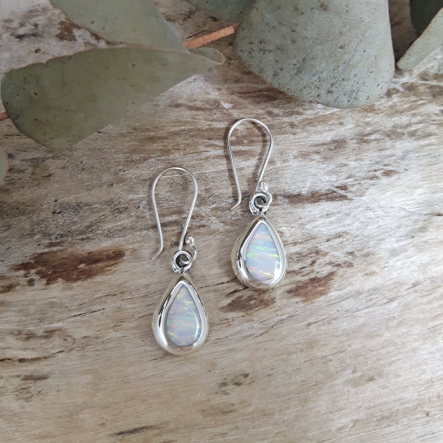 Flinder Droplet White Drop Earrings