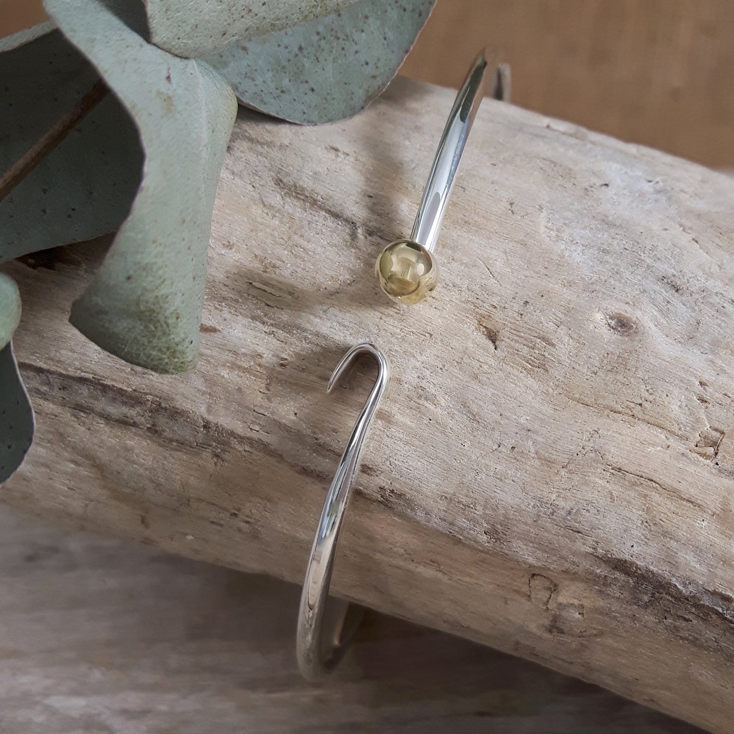 Flow Silver Tumbaga Dot Bangle