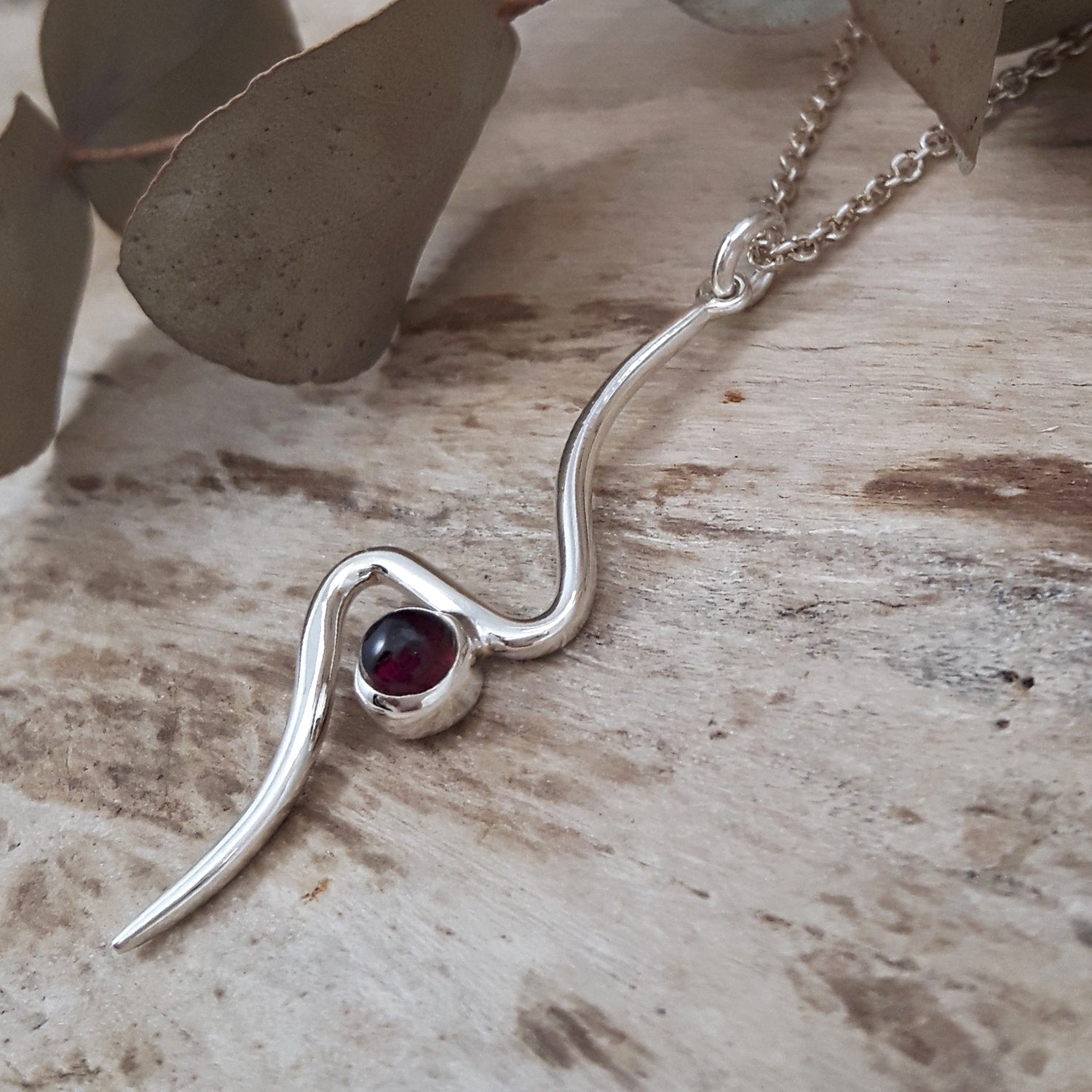 Linea Garnet Birthstone Pendant