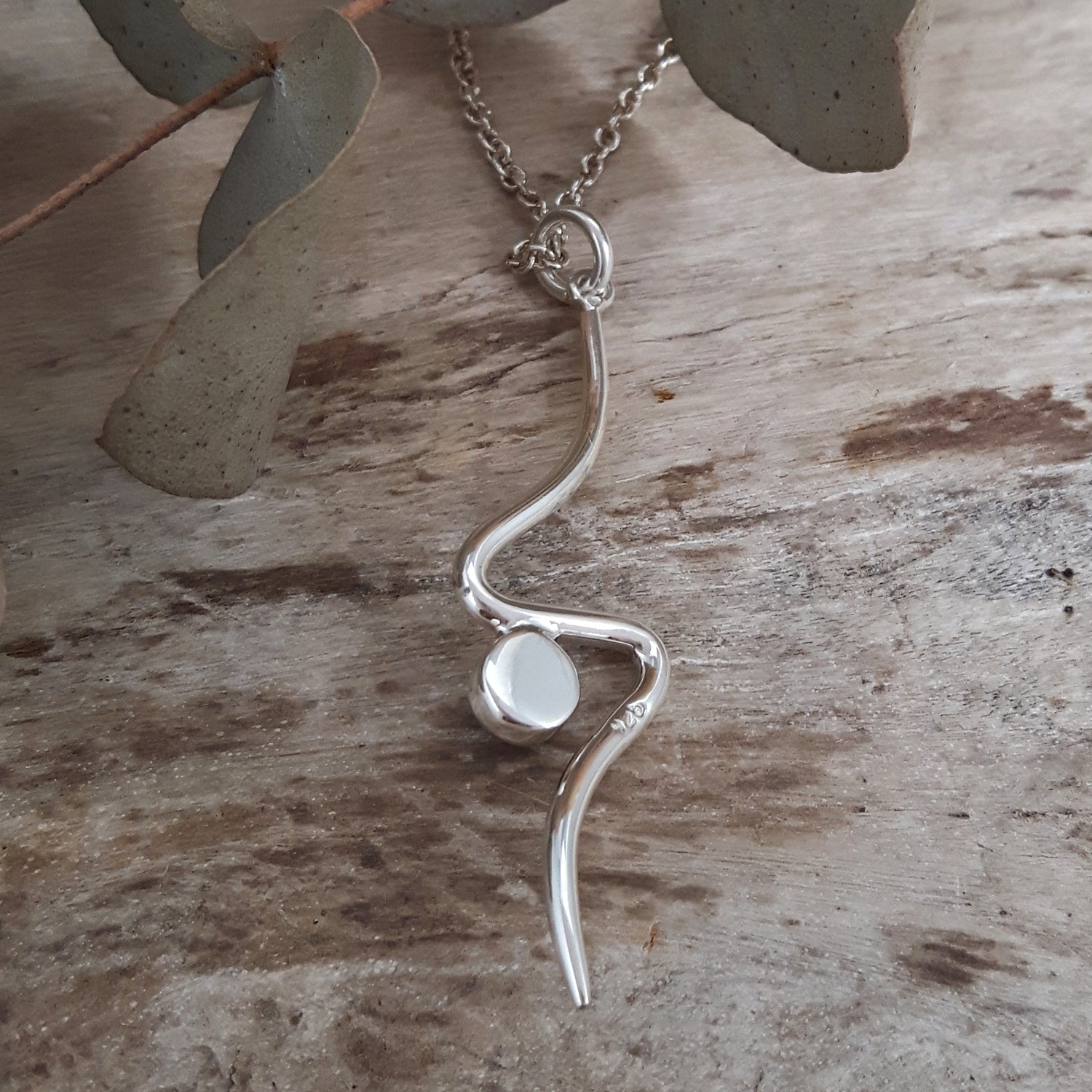 Linea Garnet Birthstone Pendant