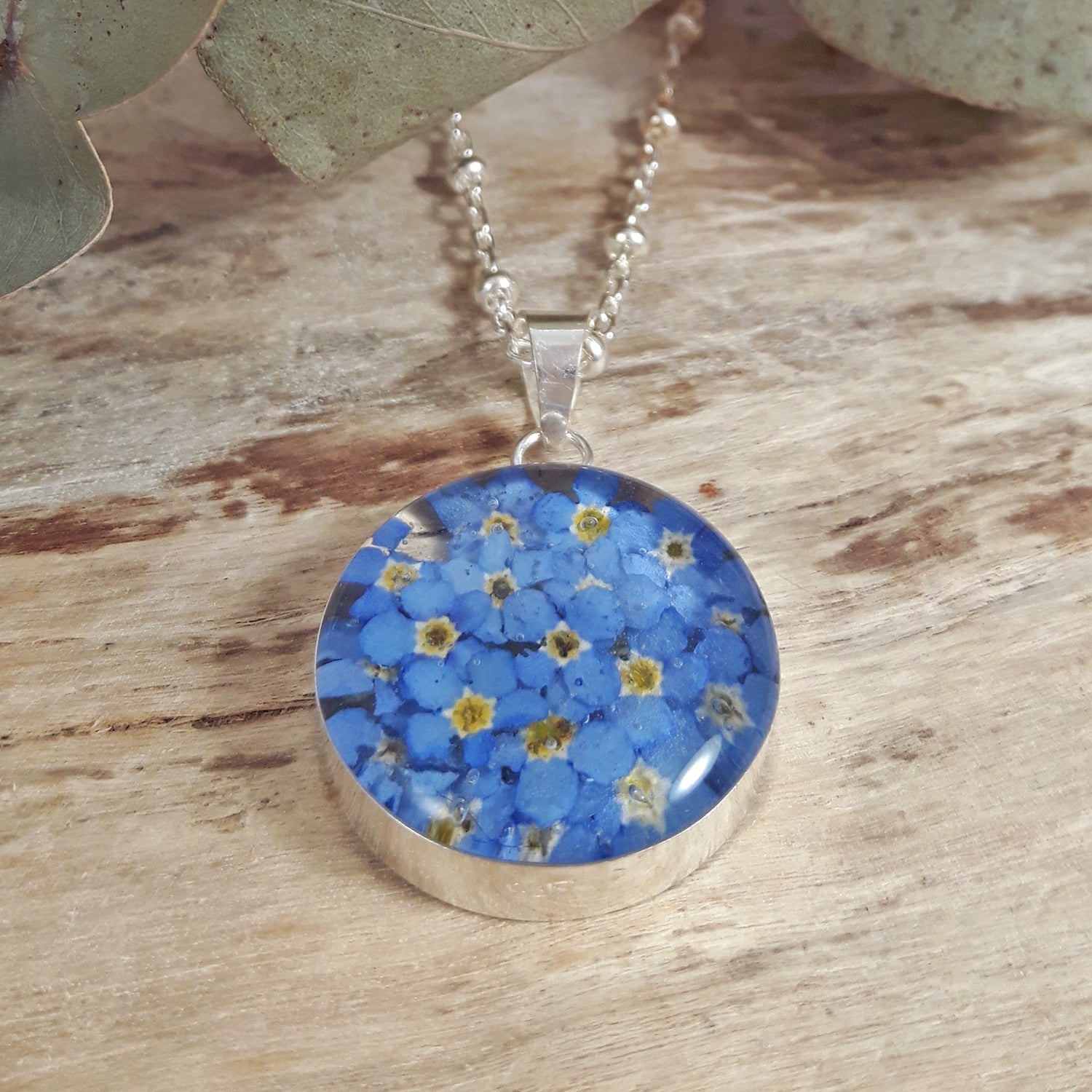 Flores Forget-Me-Not Real Flower Round Medium Pendant