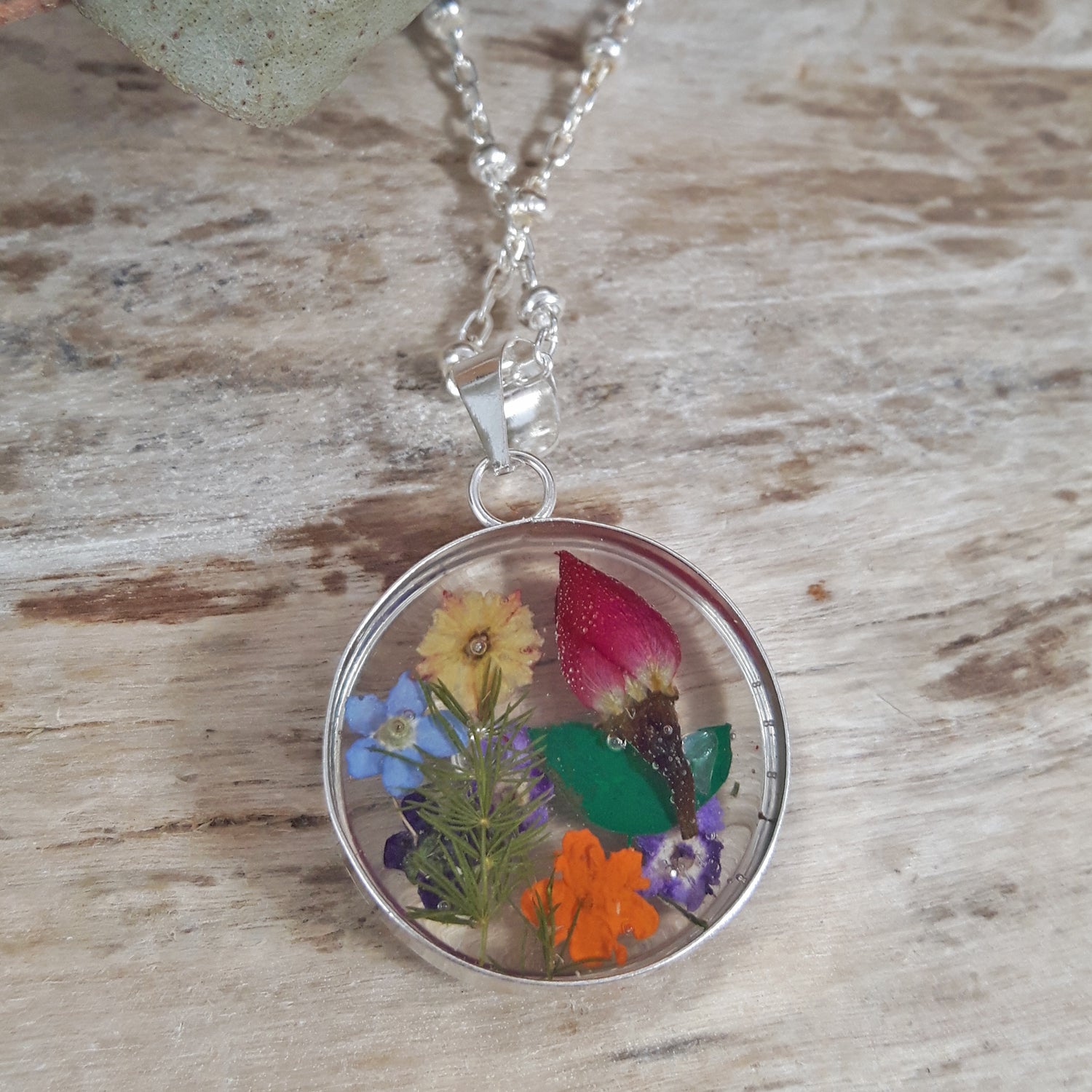 Flores Multi Real Flower Round Medium Pendant