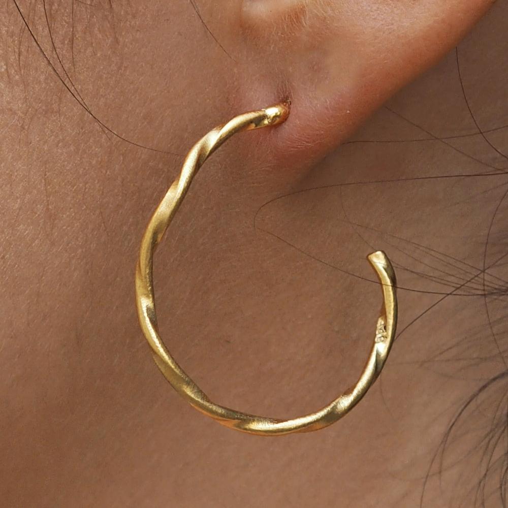 Lattice Hoop Single Strand Gold Plated Earring