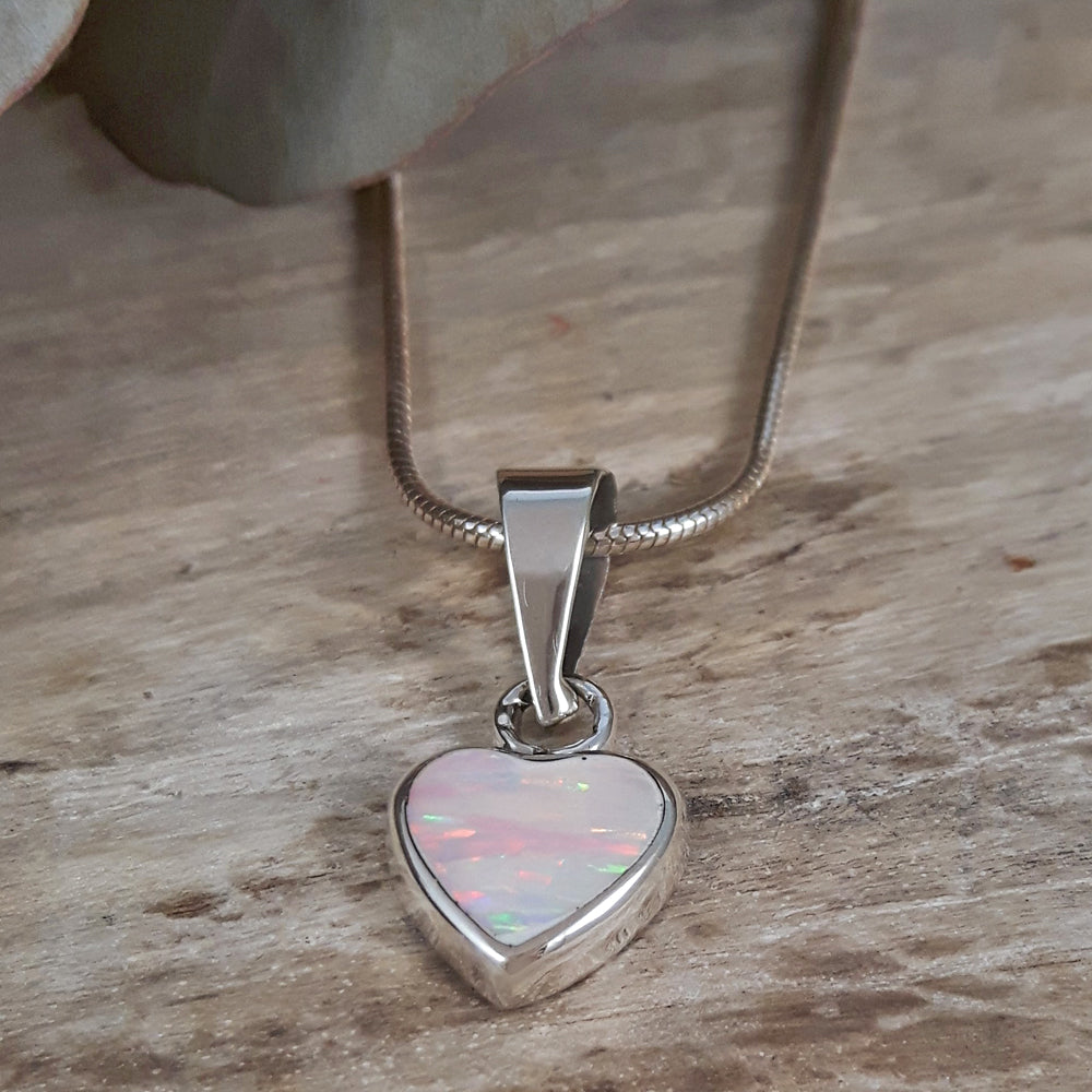 Flinder Heart Med White Pendant