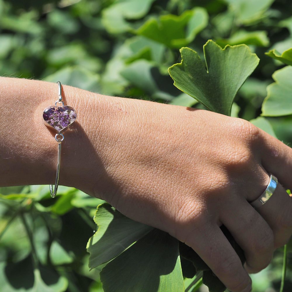 Flores Heather Heart Bangle