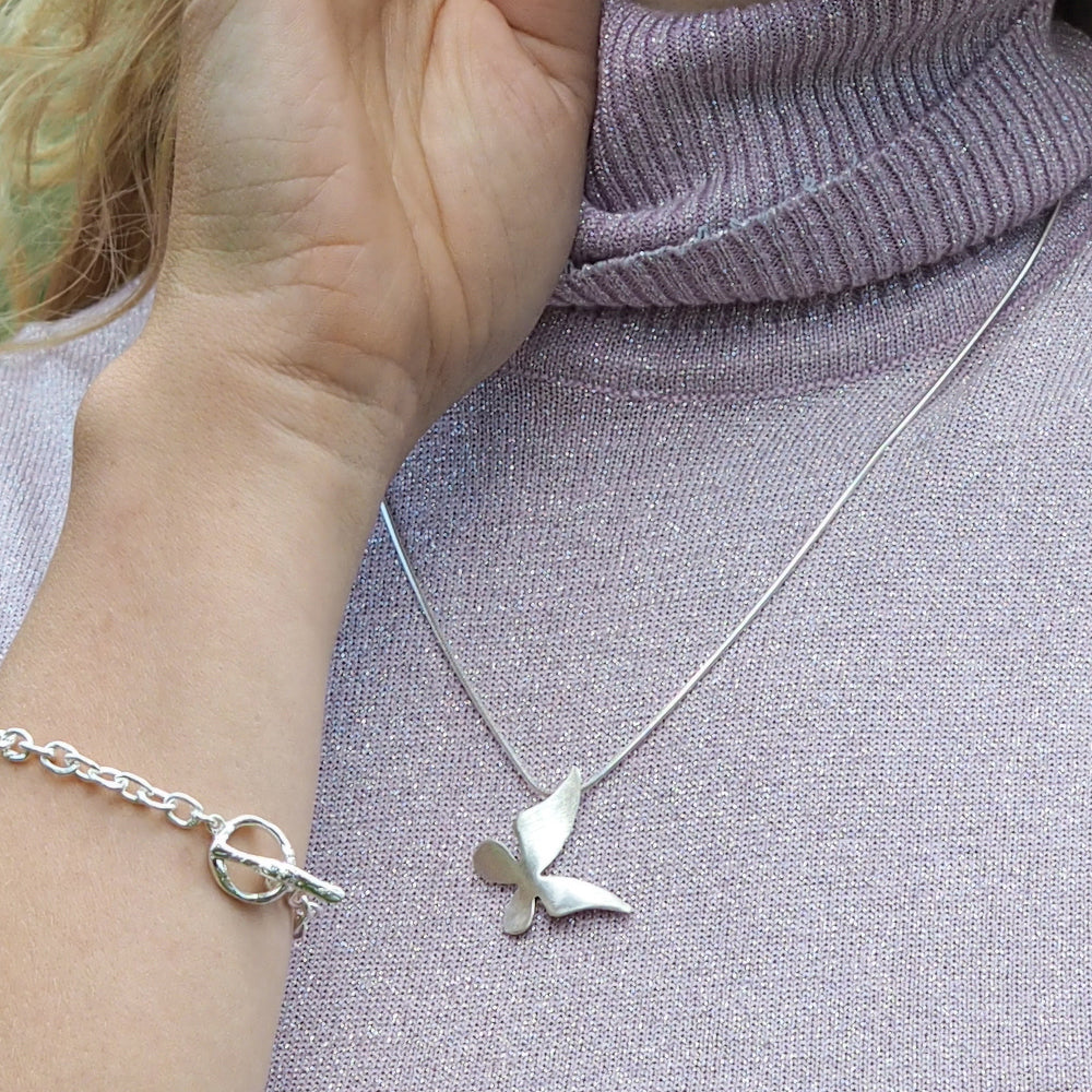 Mariposa Small Matt Pendant