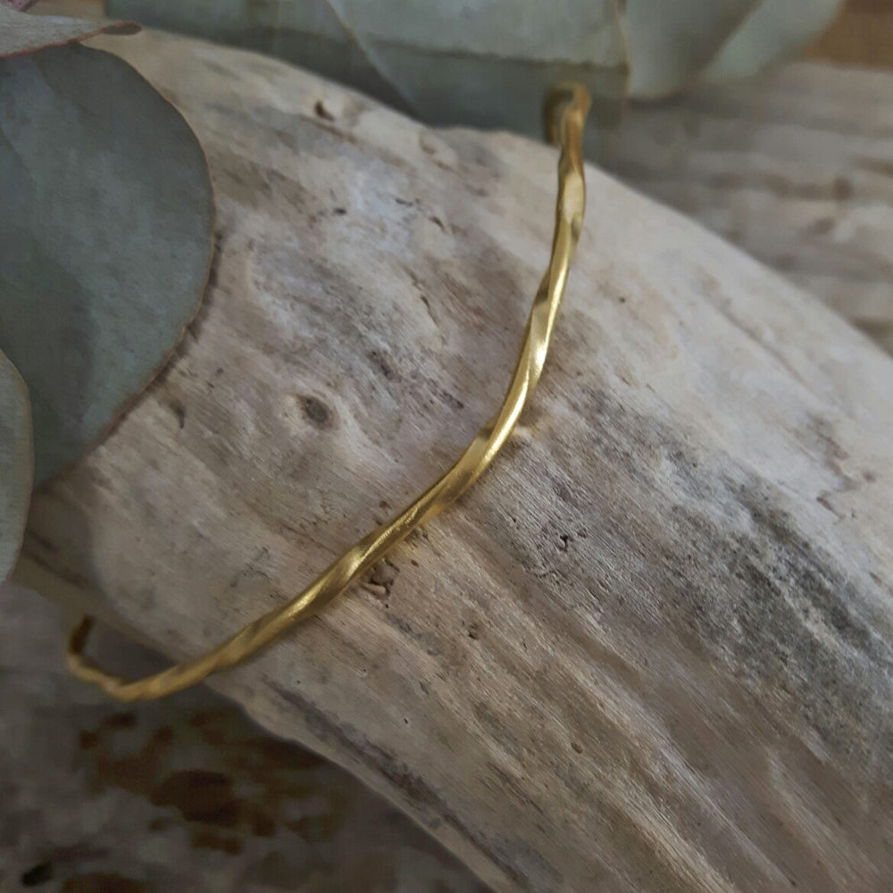 Lattice Single Gold Plated Bangle