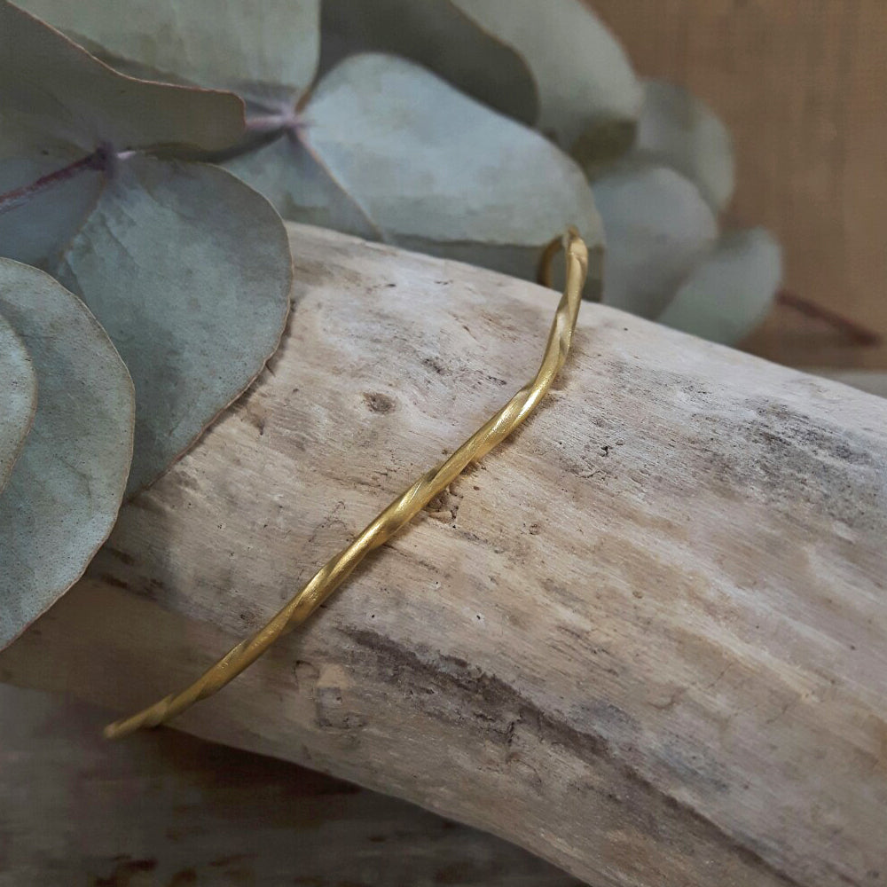 Lattice Single Gold Plated Bangle