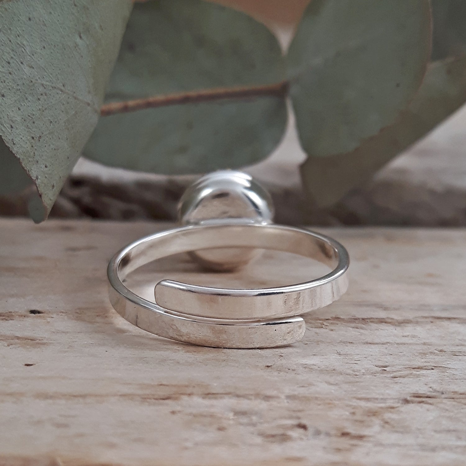 back daisy ring sterling silver band detail