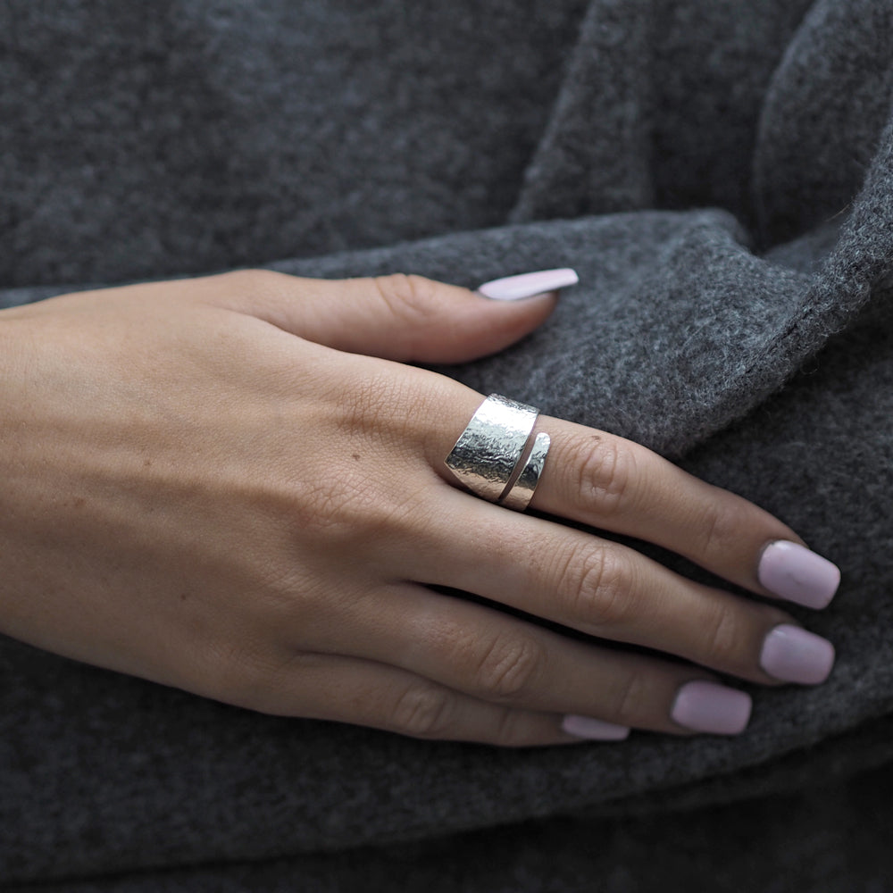 Foresta Divine Textured Ring