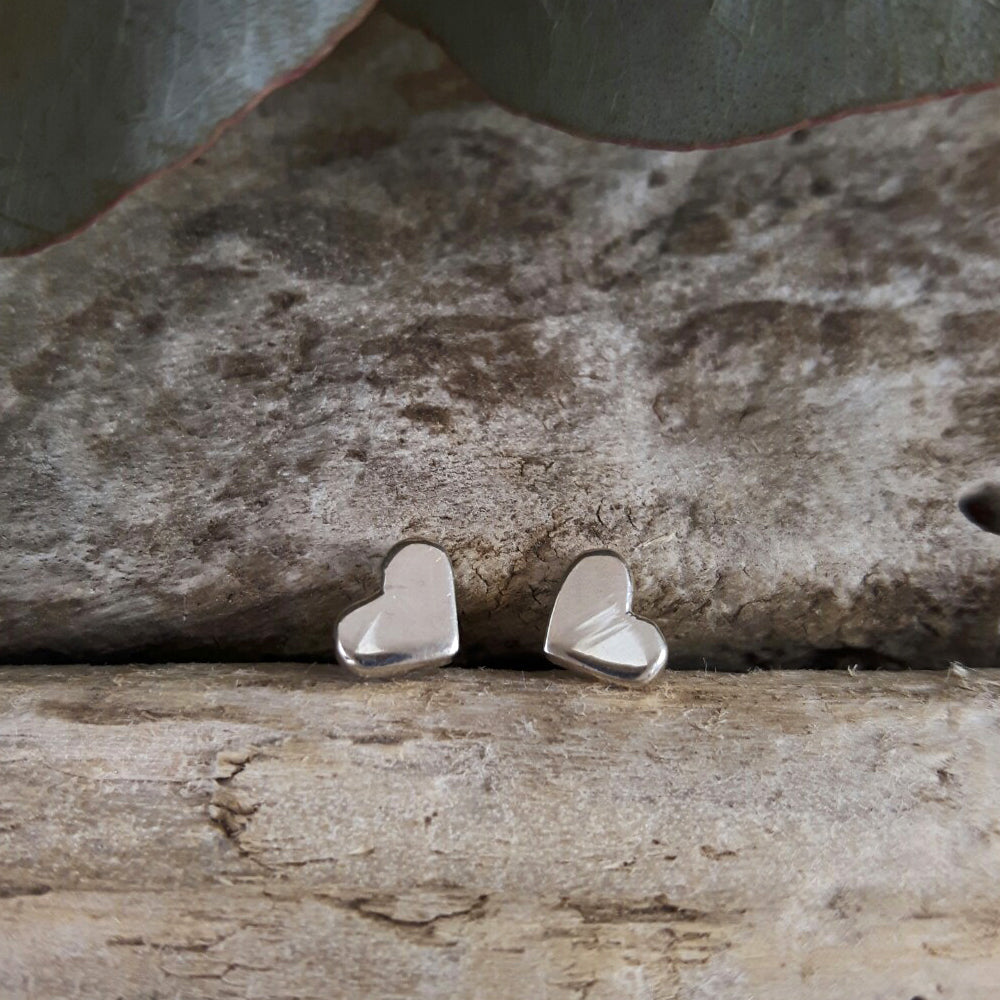 Dainty Polished Heart Stud