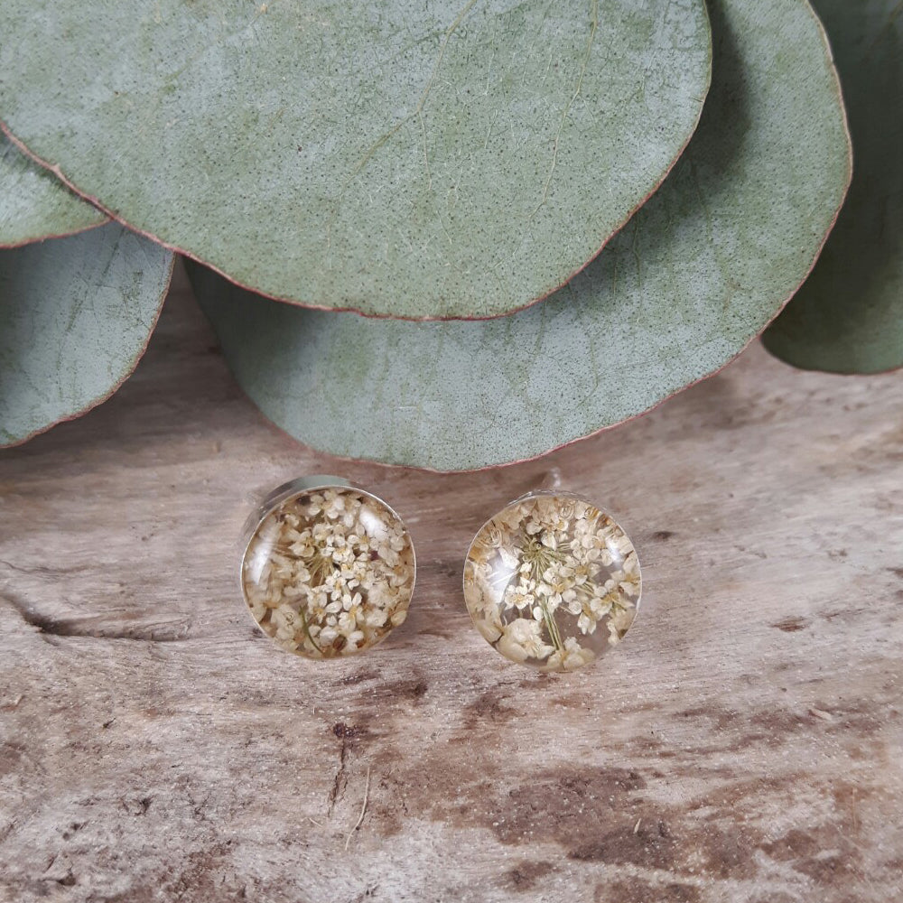 Flores Gypsophila Round Stud Earrings