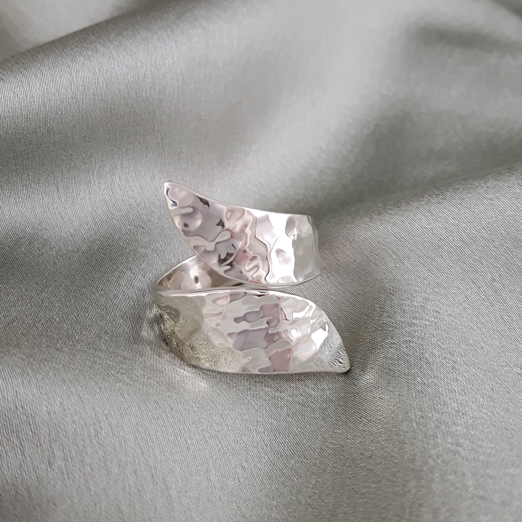 Glamour Hammered Polished Ring