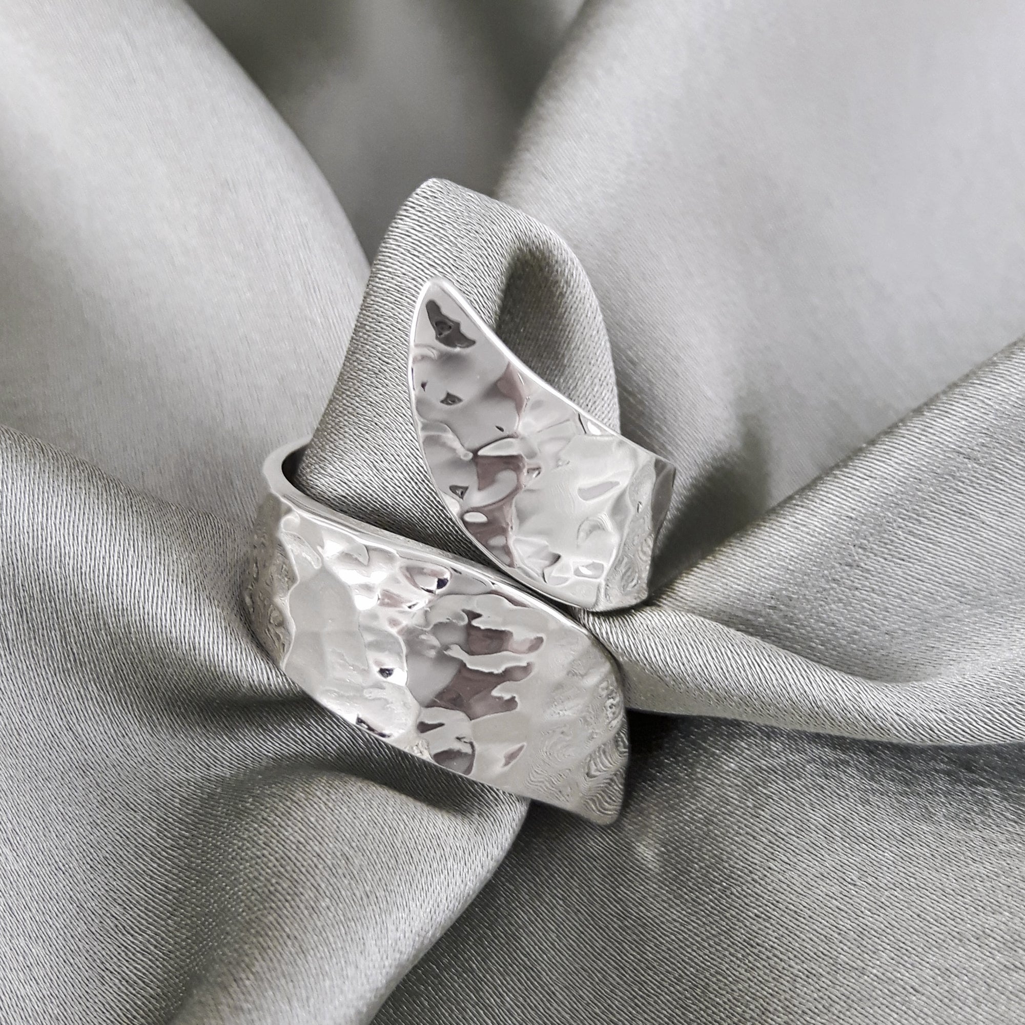 Glamour Hammered Polished Ring