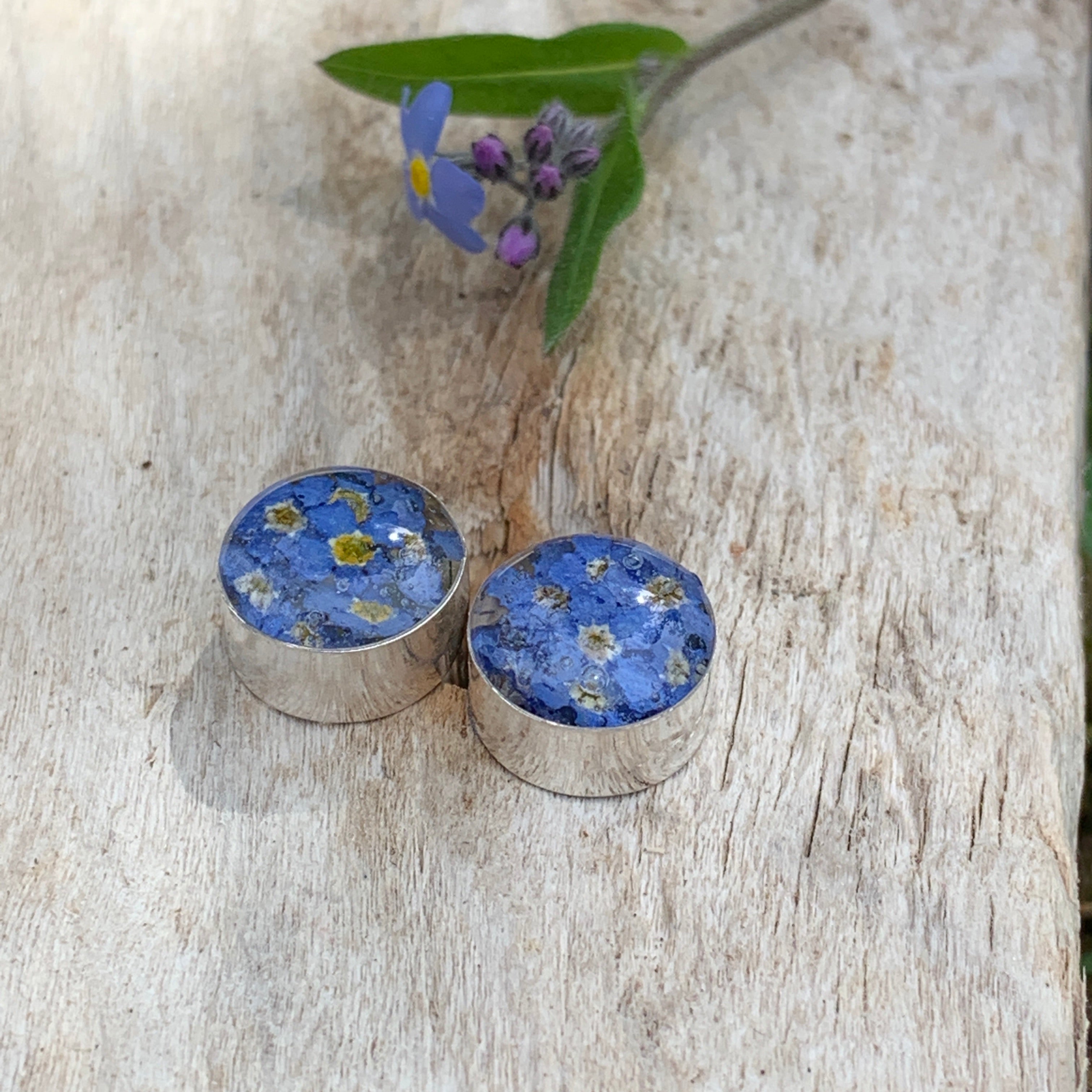 Flores Forget-Me-Not Round Stud Earrings