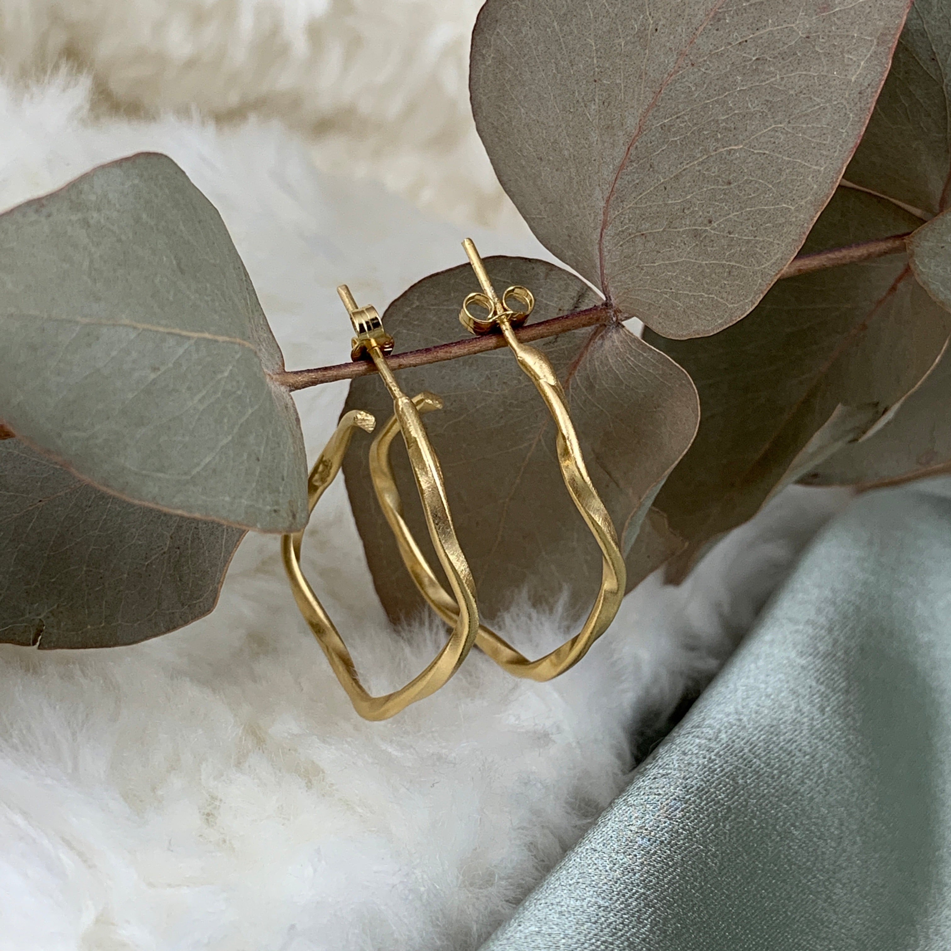 Lattice Hoop Single Strand Gold Plated Earring