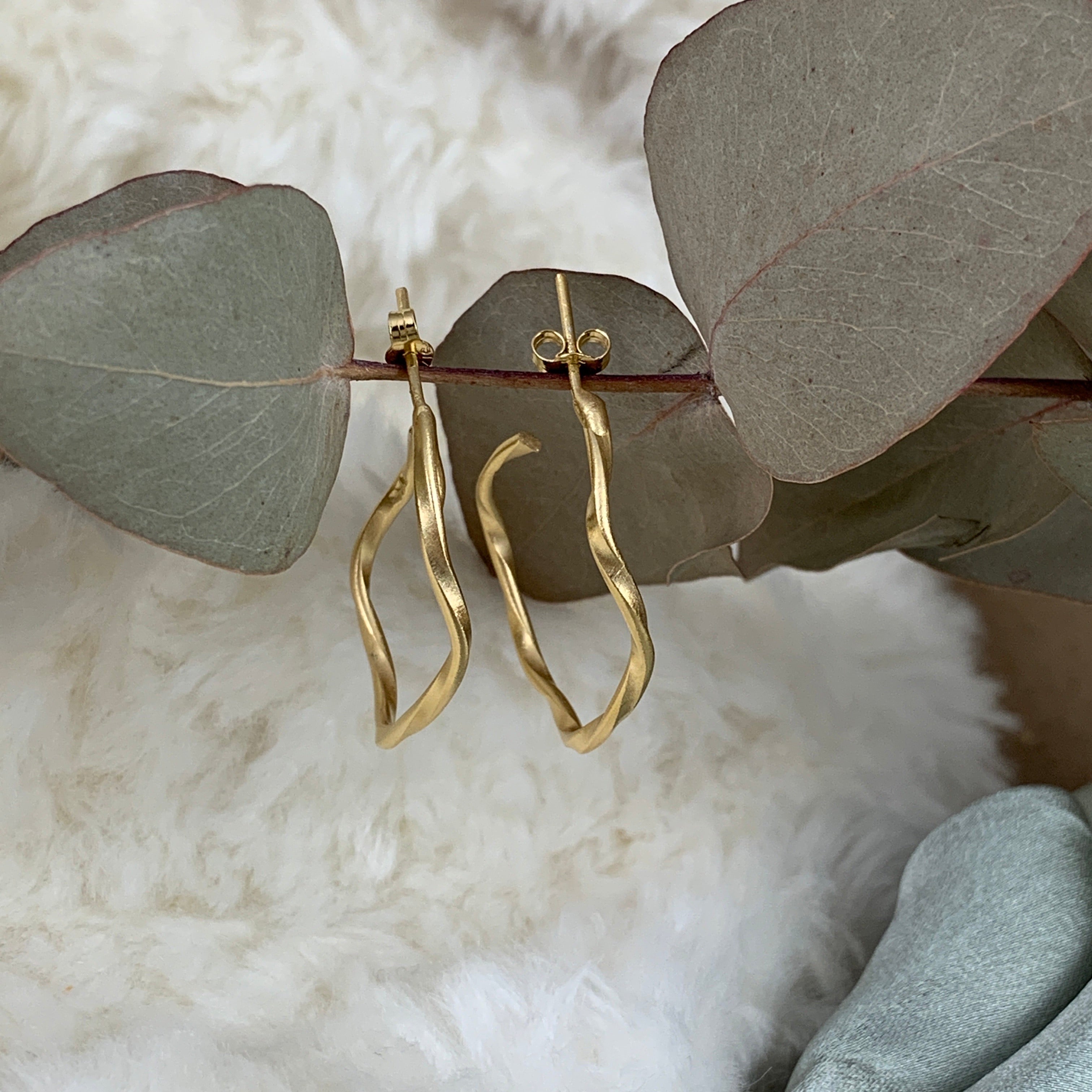 Lattice Hoop Single Strand Gold Plated Earring