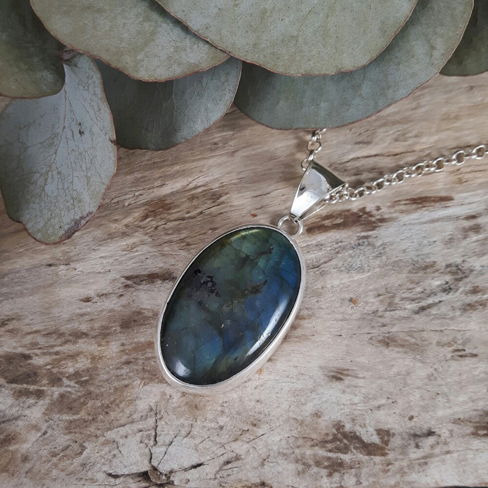 Monet Labradorite L Oval Pendant B