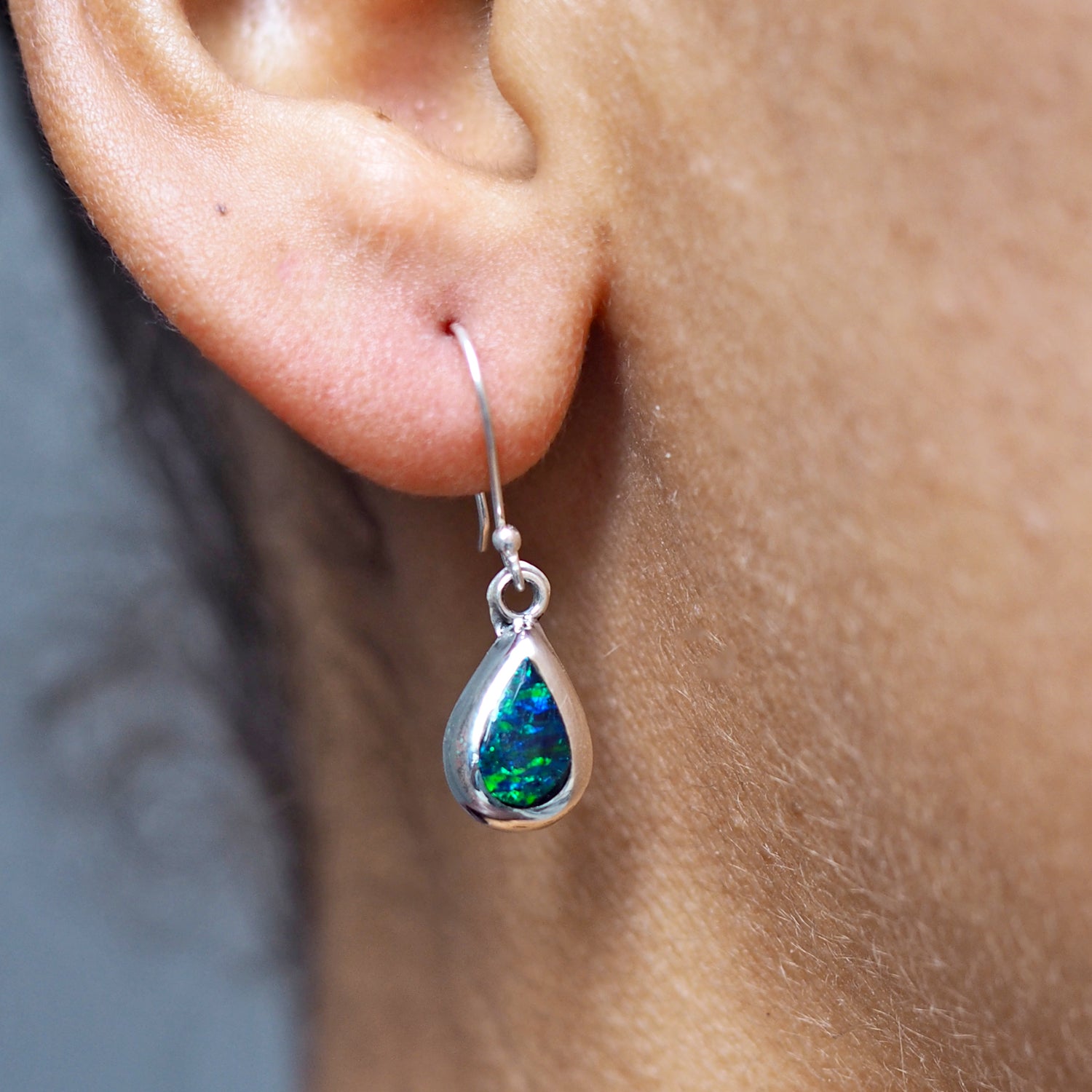 Flinder Droplet Emerald Drop Earrings