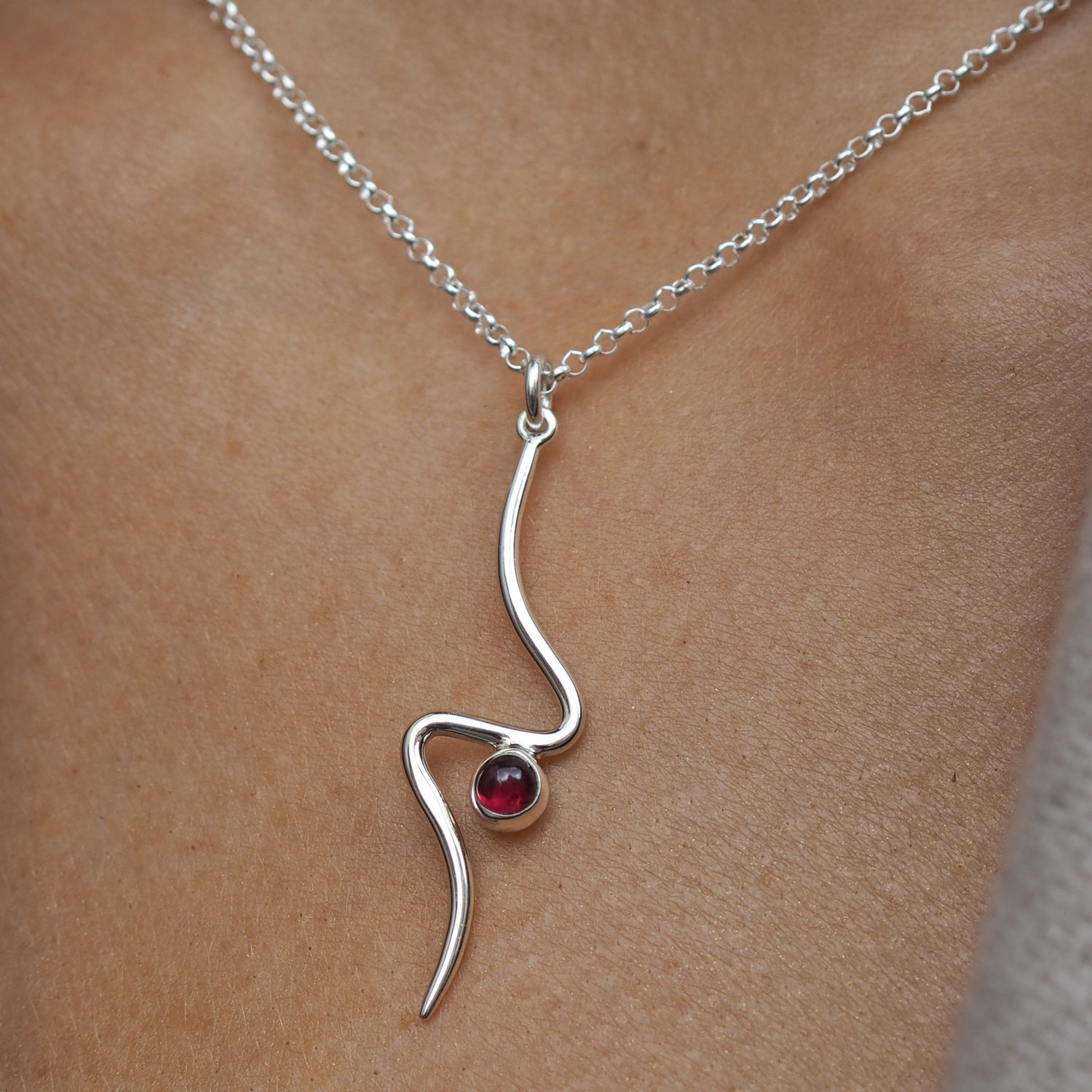 Linea Garnet Birthstone Pendant