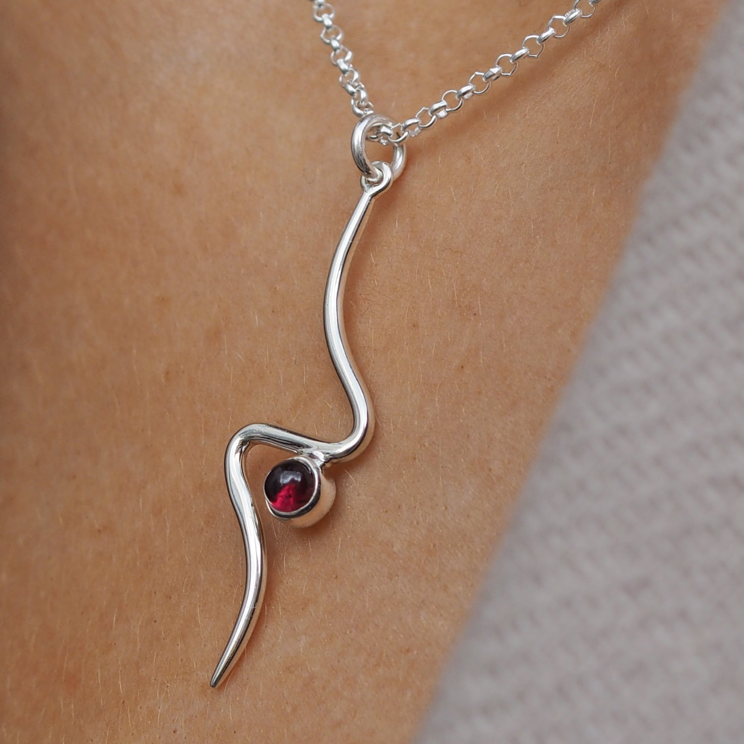 Linea Garnet Birthstone Pendant