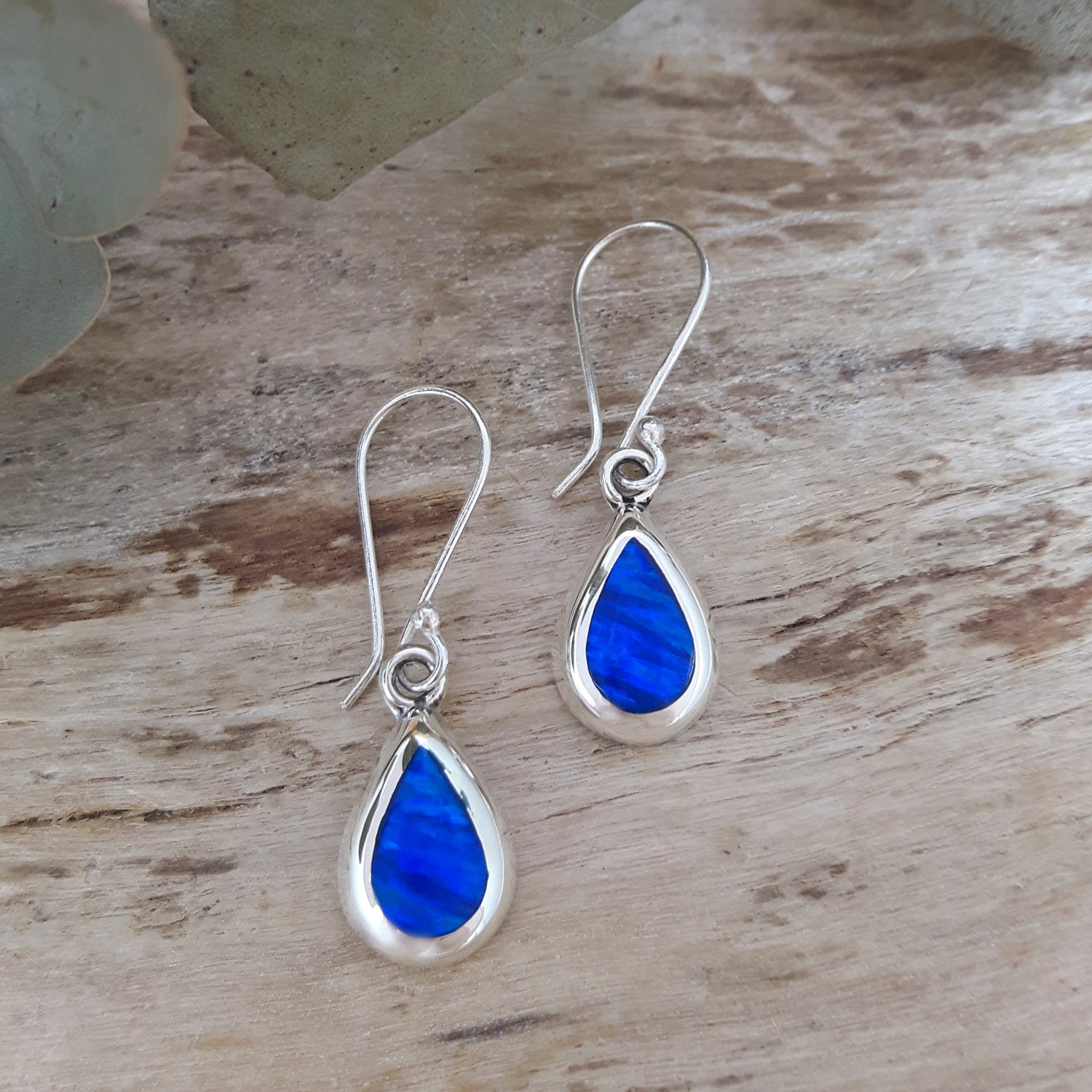 Flinder Droplet Blue Drop Earrings