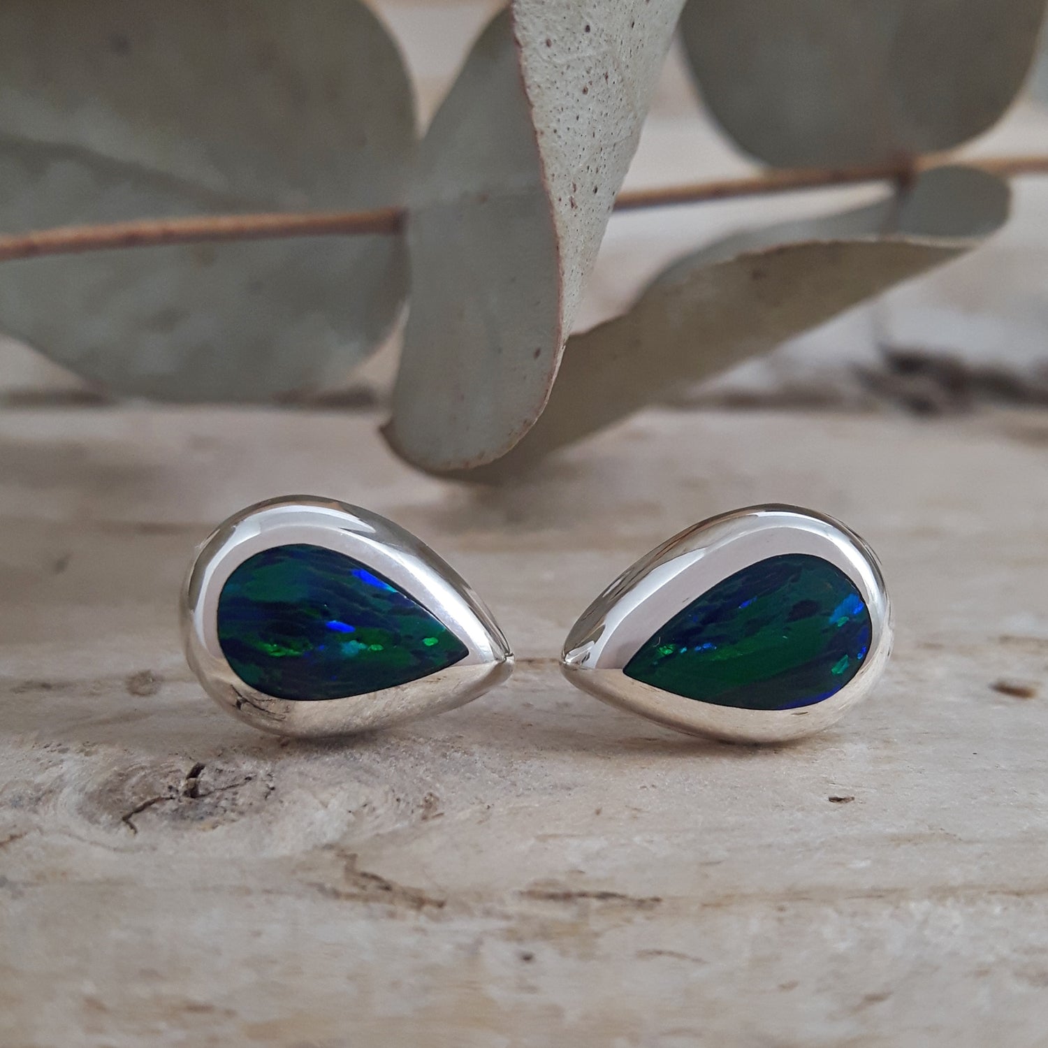 Flinder Droplet Emerald Stud Earrings