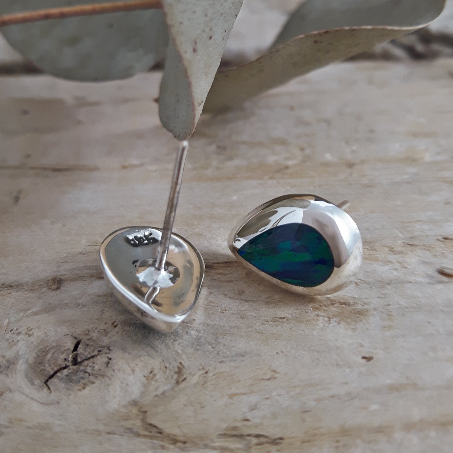 Flinder Droplet Emerald Stud Earrings