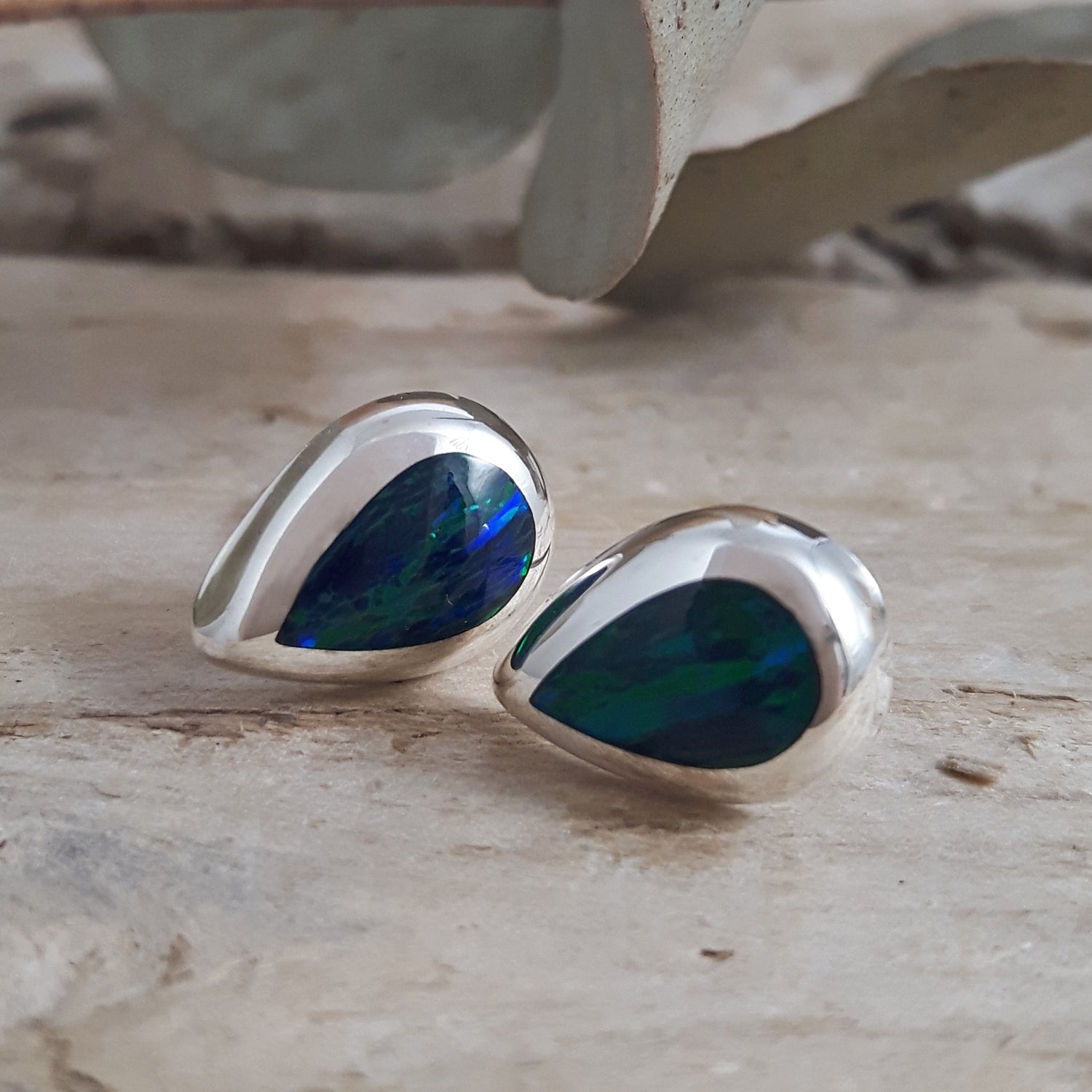 Flinder Droplet Emerald Stud Earrings