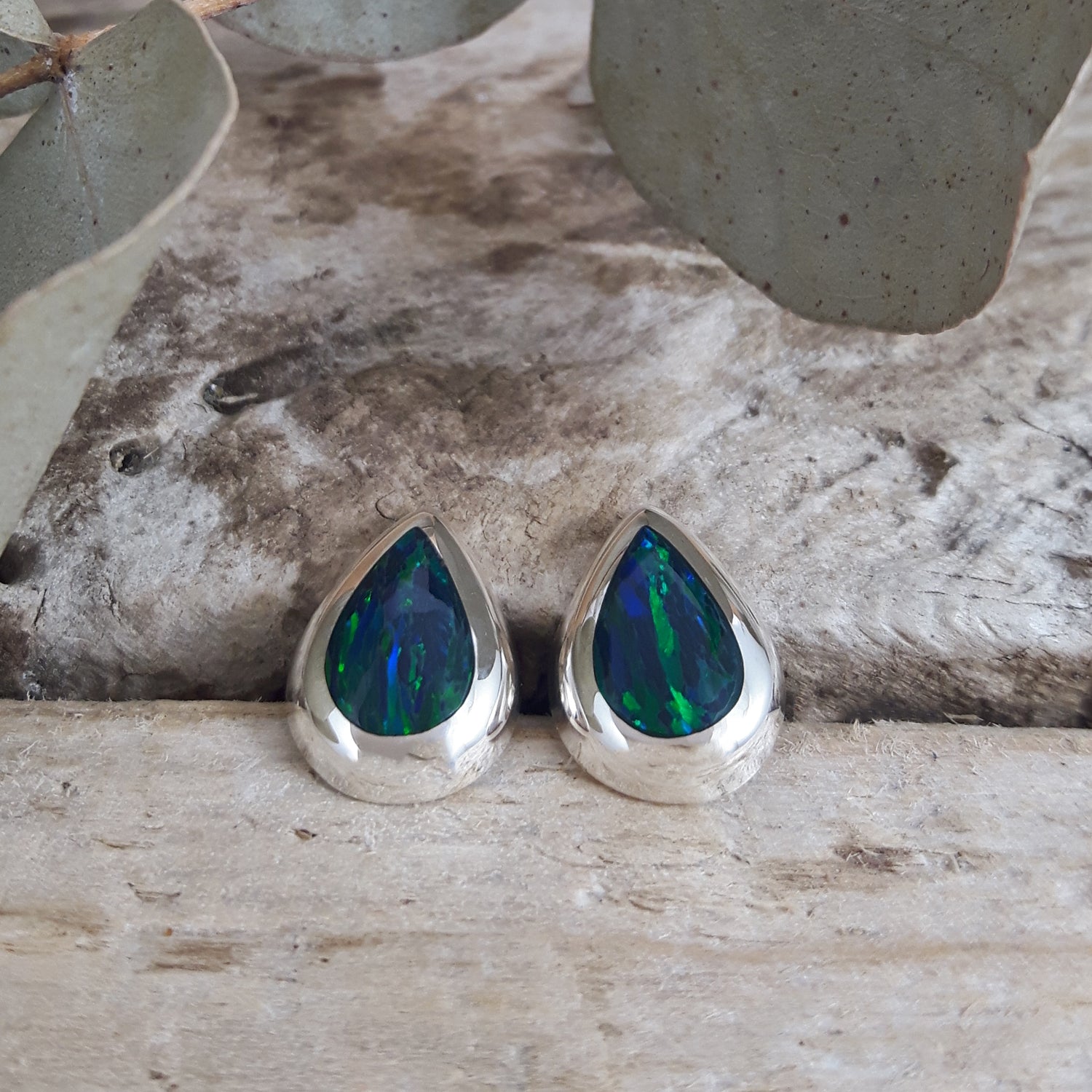 Flinder Droplet Emerald Stud Earrings
