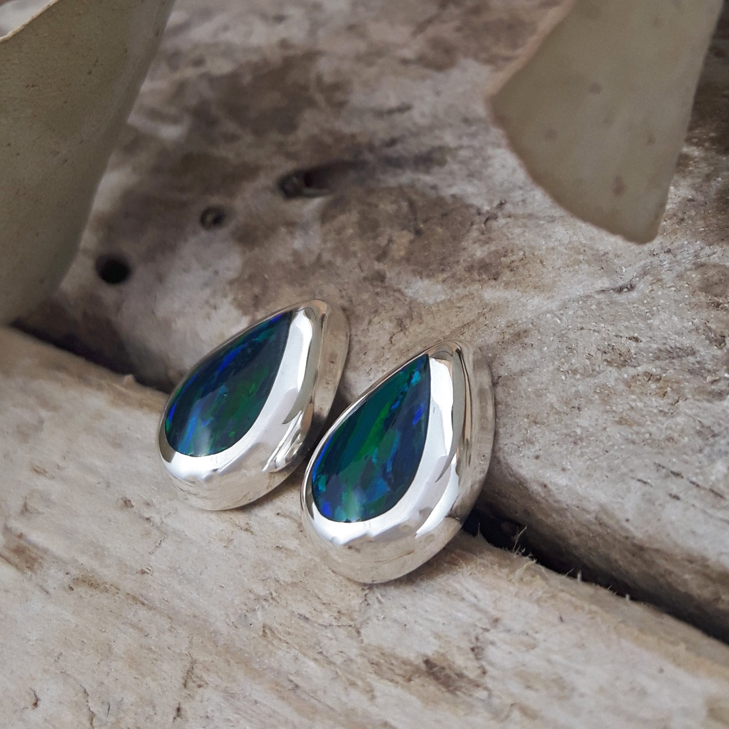 Flinder Droplet Emerald Stud Earrings