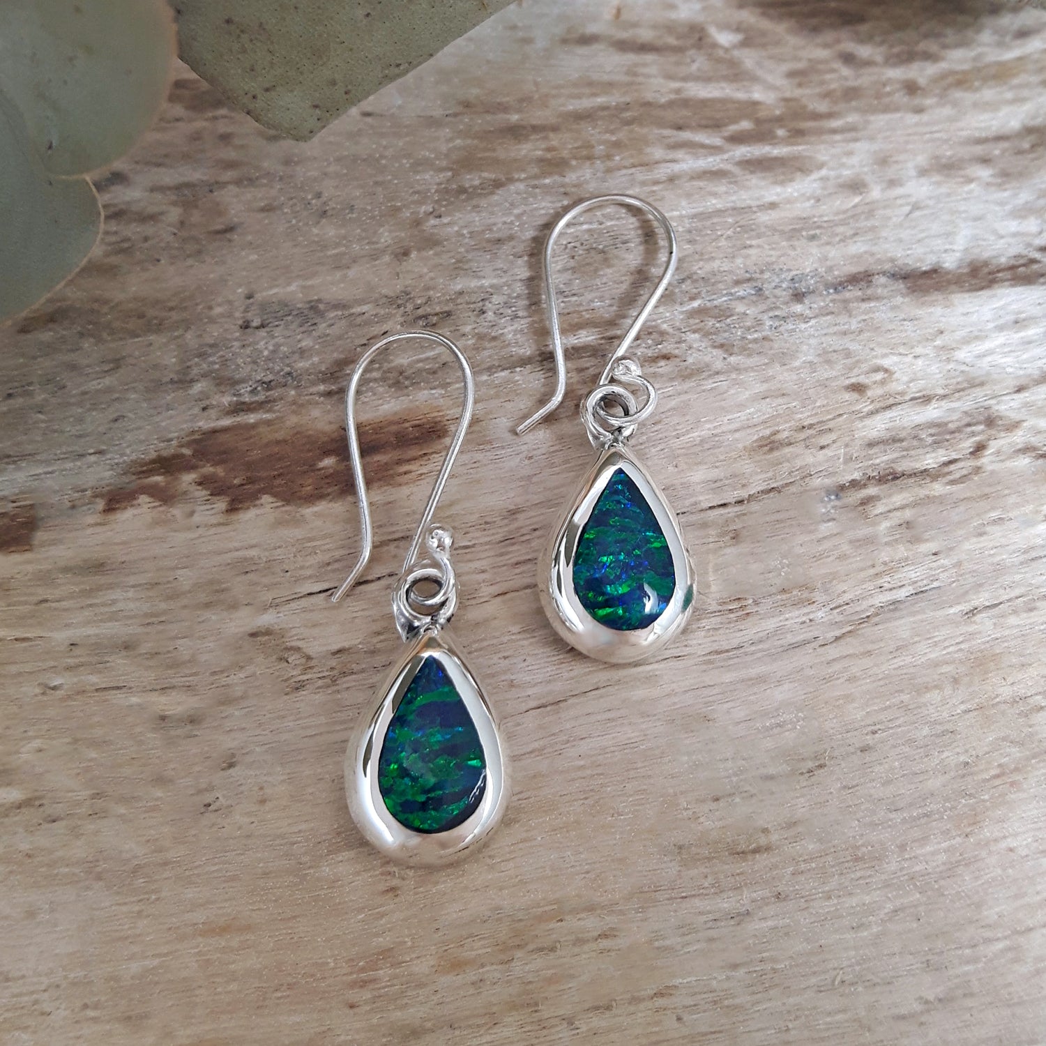 Flinder Droplet Emerald Drop Earrings