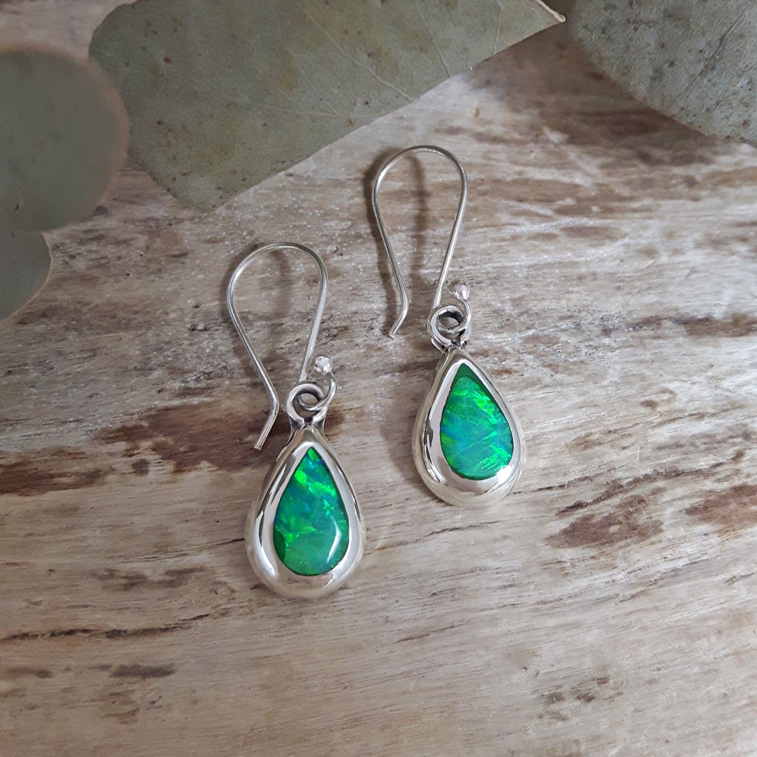 Flinder Droplet Green Drop Earrings