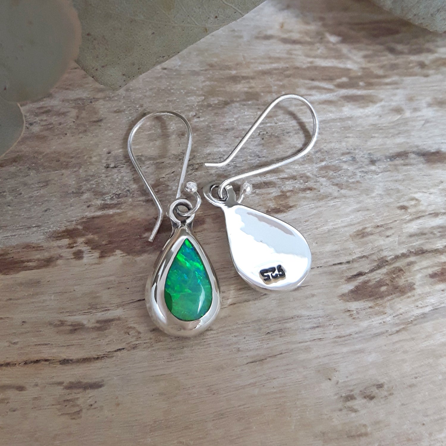 Flinder Droplet Green Drop Earrings