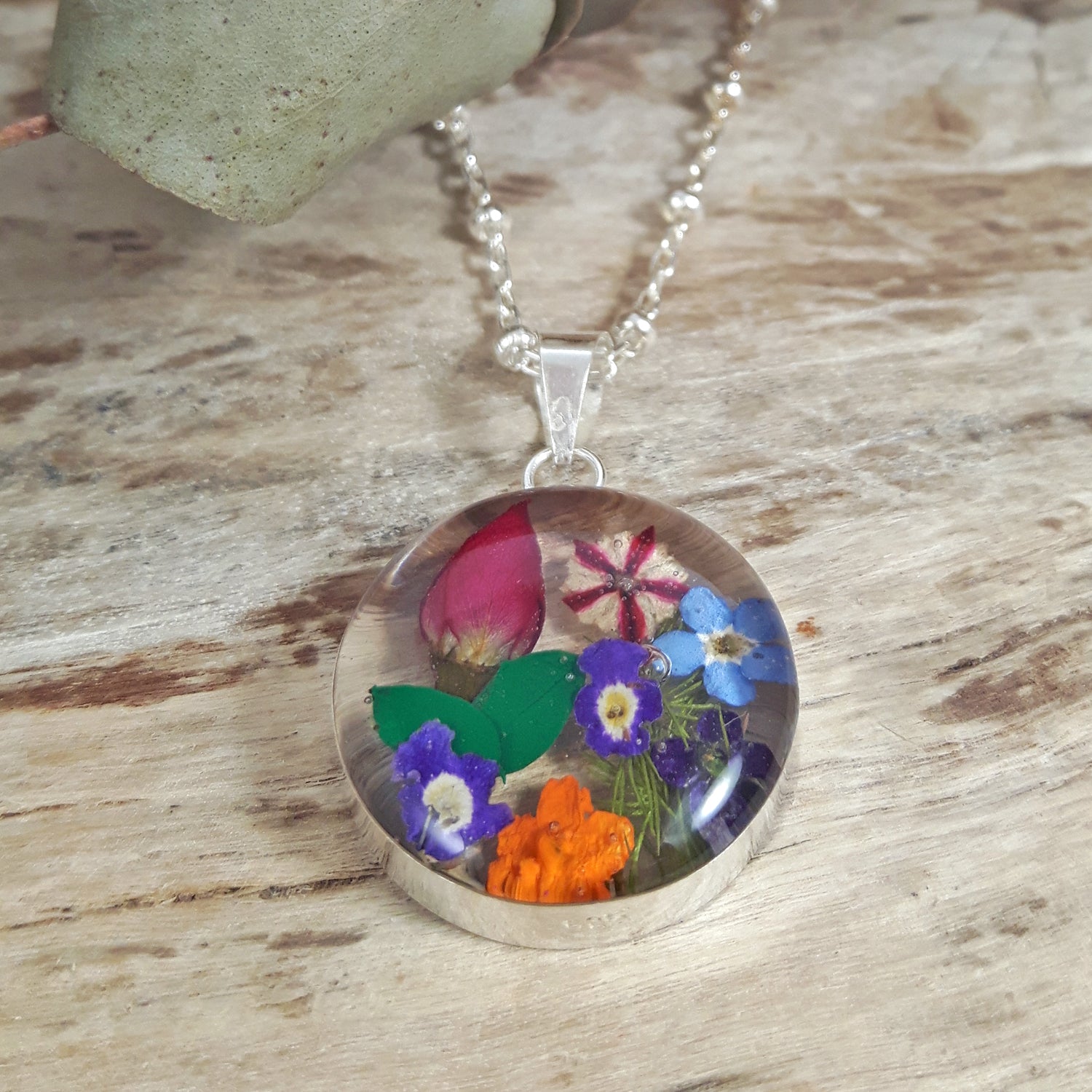 Flores Multi Real Flower Round Medium Pendant