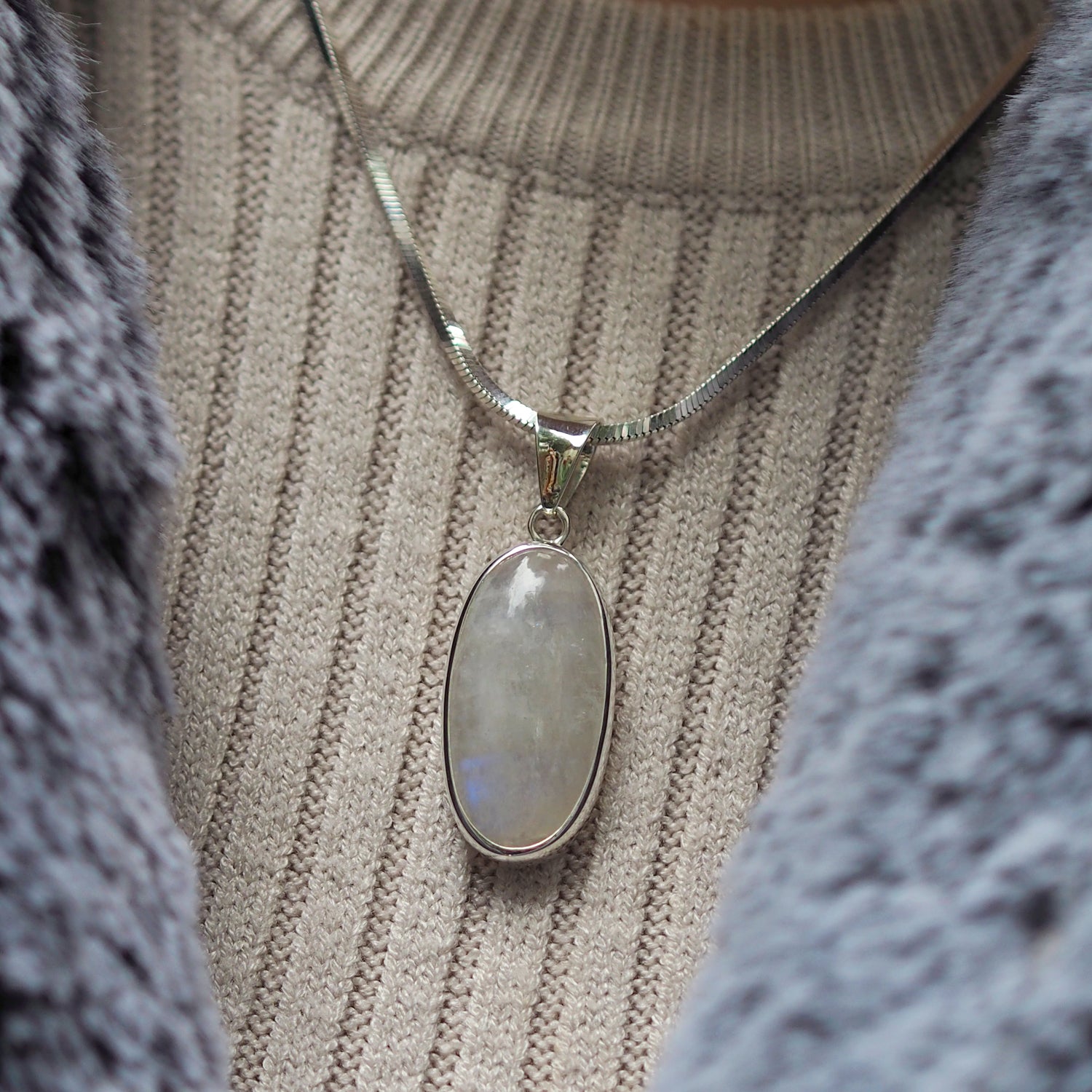 Monet Moonstone Med Pendant Oval A