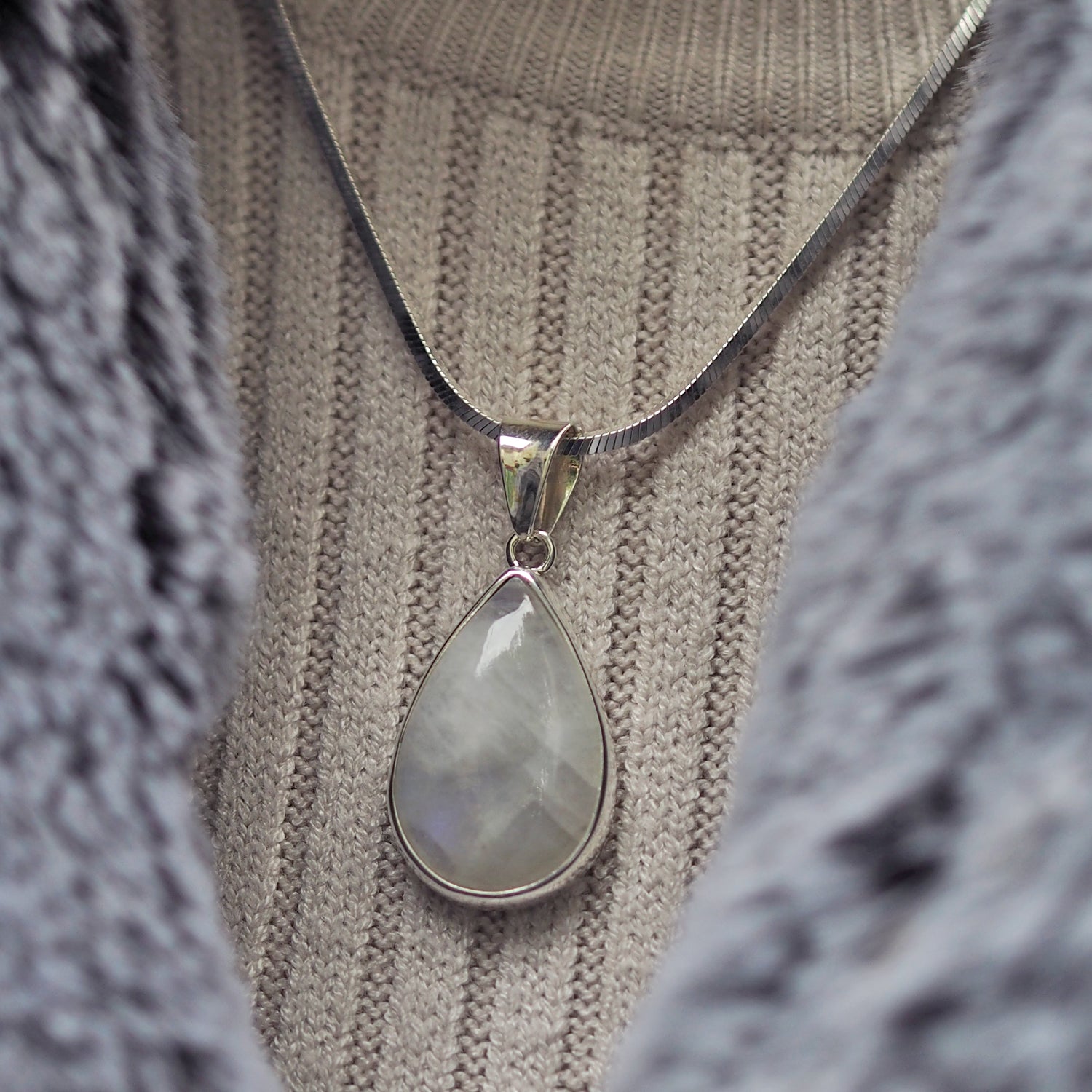 Monet Moonstone Med Pendant Teardrop A