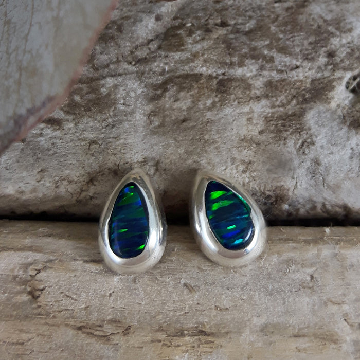 Flinder Droplet Emerald Stud Earrings
