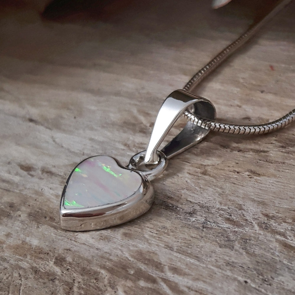 Flinder Heart Med White Pendant