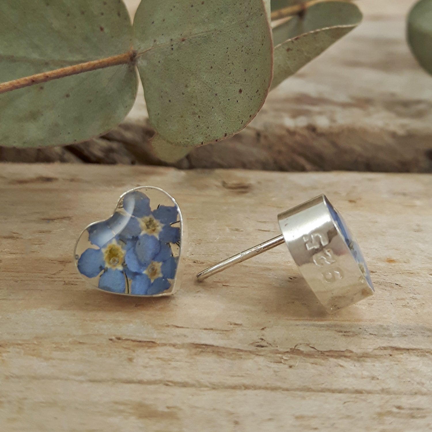 Flores Forget-Me-Not Heart Stud Earrings