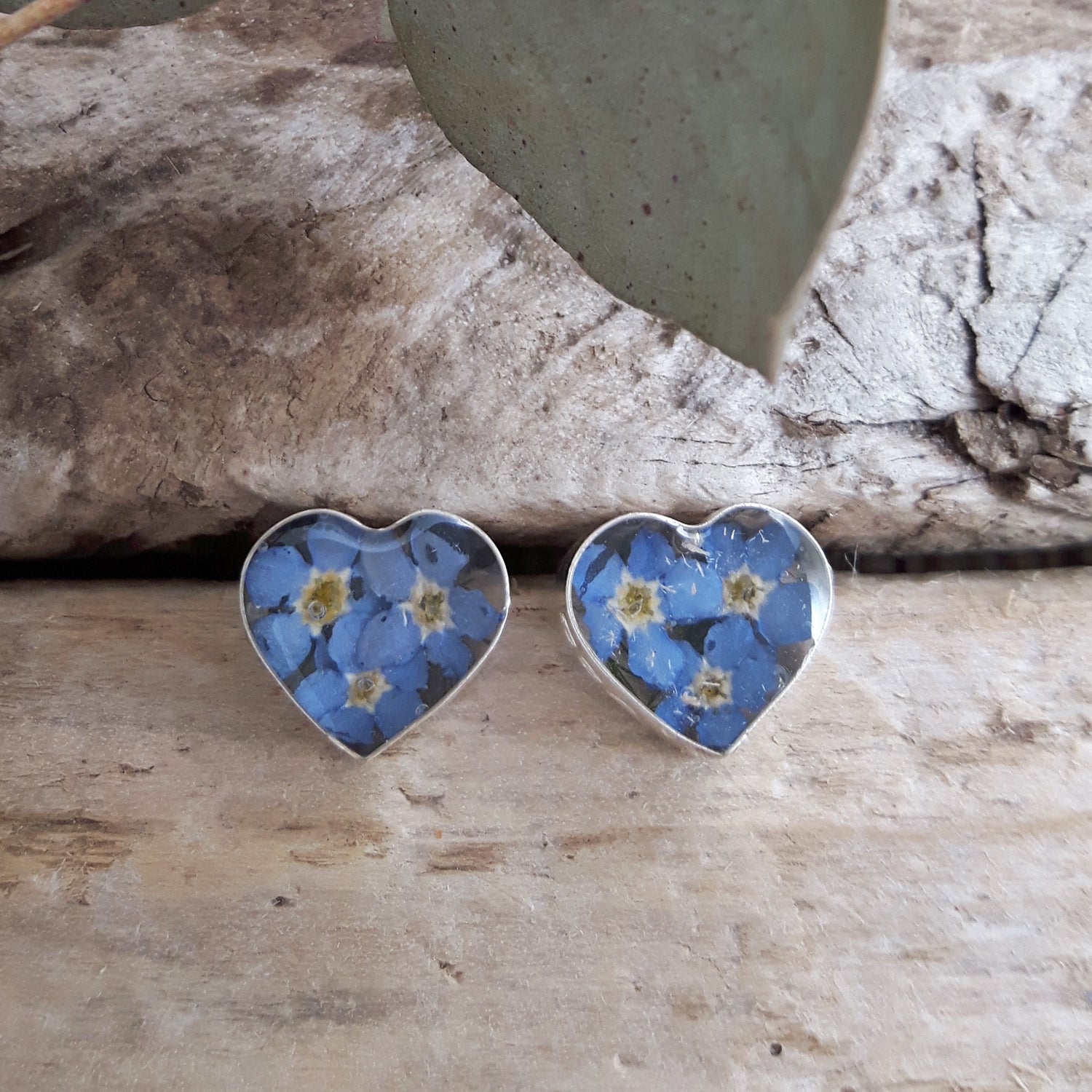 Flores Forget-Me-Not Heart Stud Earrings