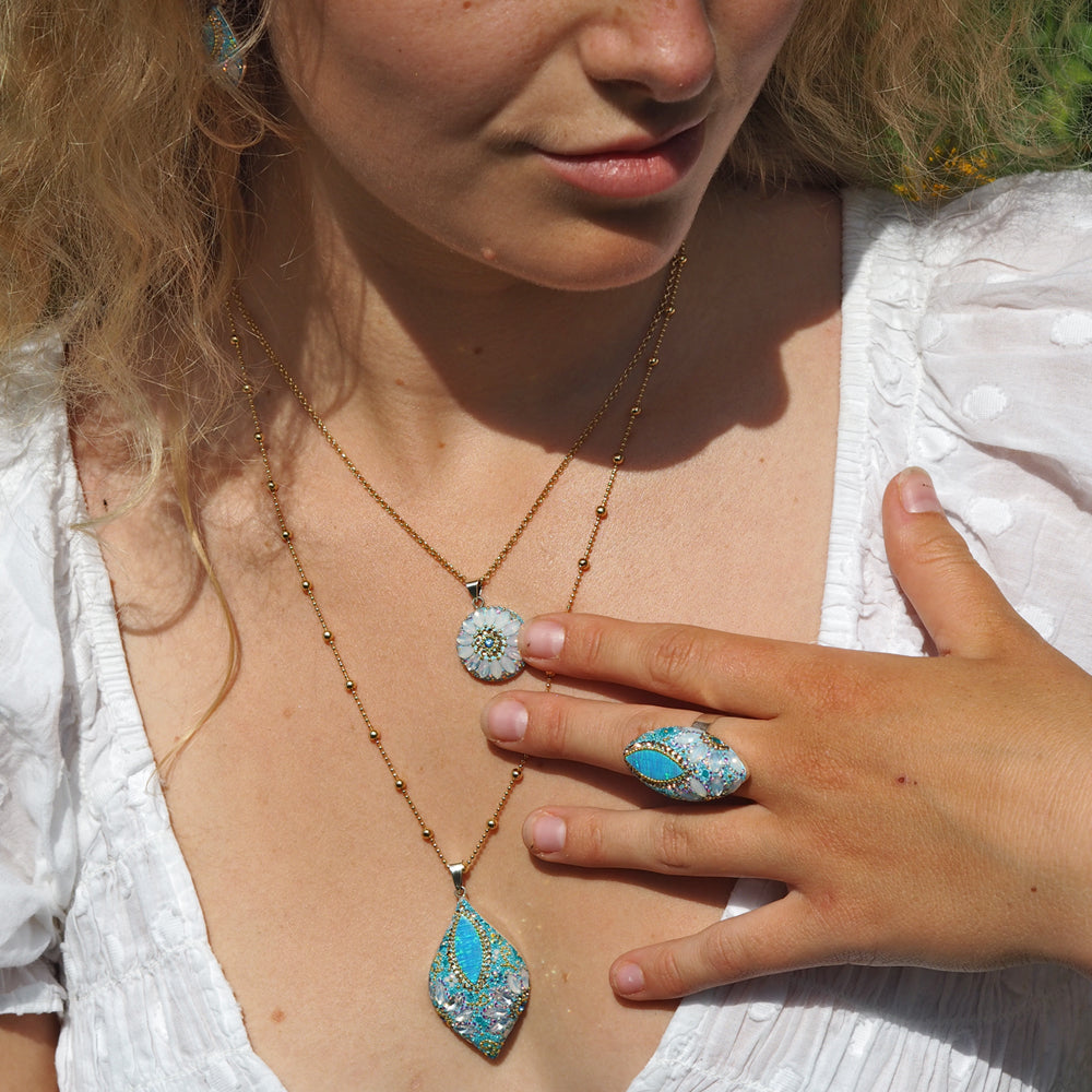 Allegra Flower Daisy Dream TQ  Disc Pendant