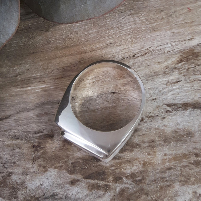 PERFECTLY IMPERFECT Flinder Rio White Ring