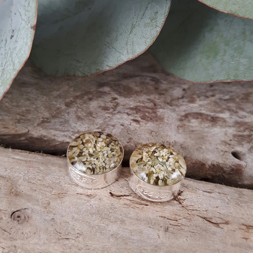 Flores Gypsophila Round Stud Earrings