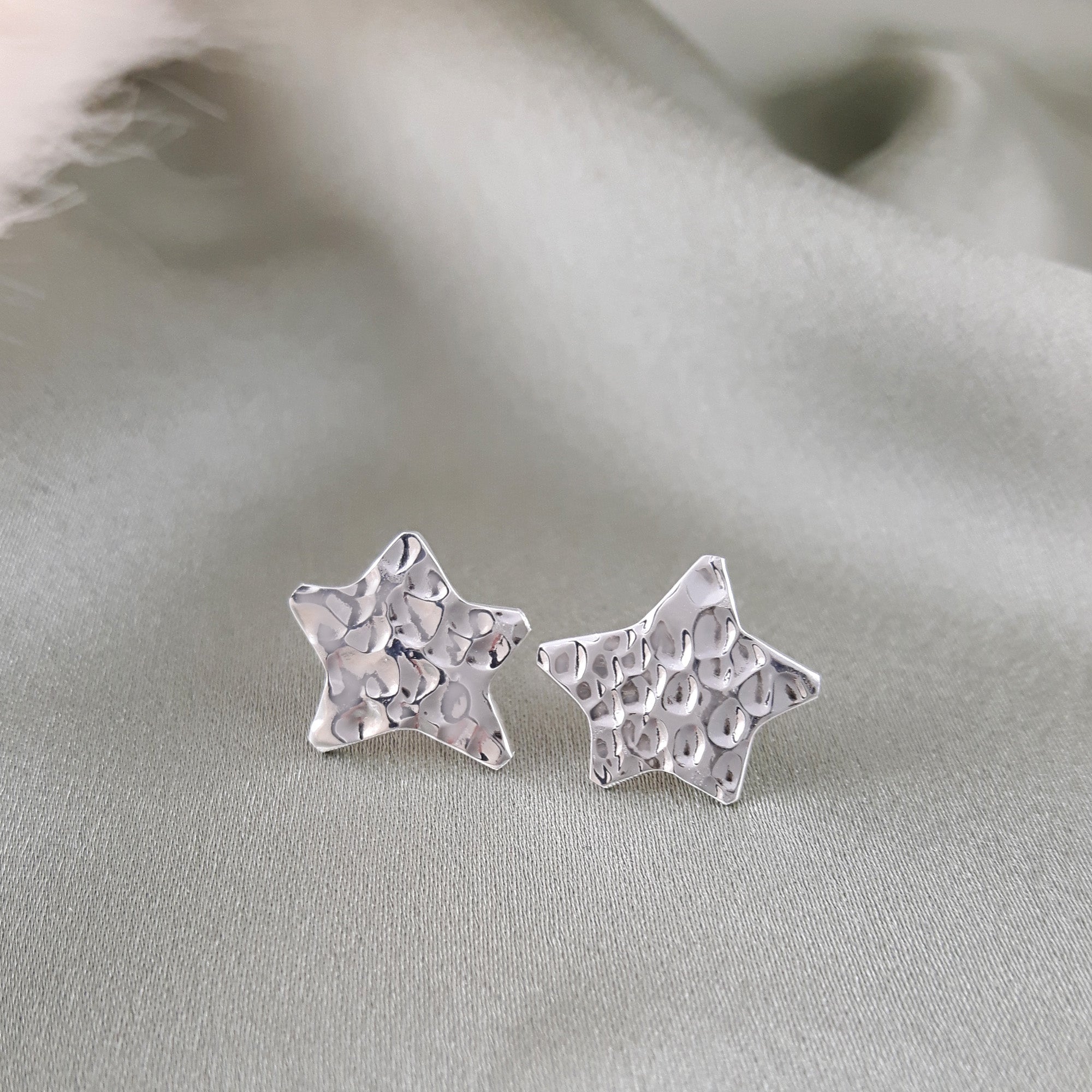 Foresta Star Hammered Stud earrings