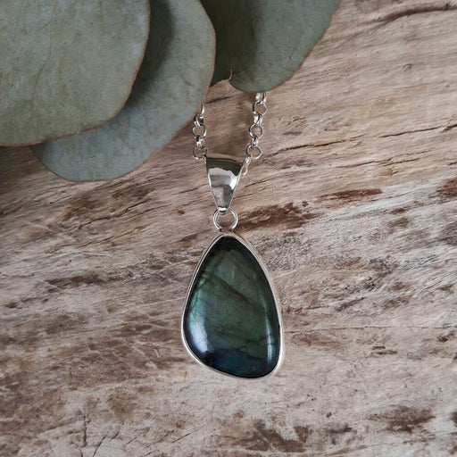 Monet Labradorite Med Pebble Pendant A