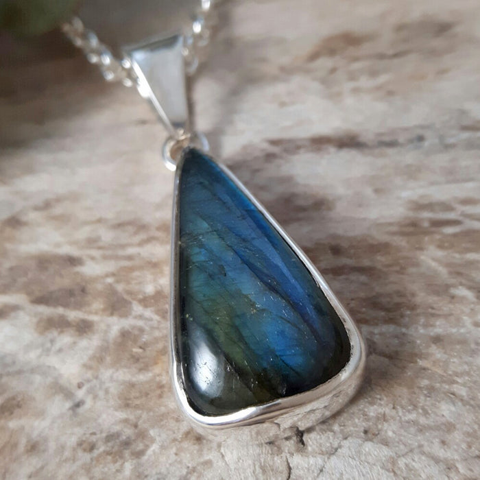 Monet Labradorite M Tri Pendant A