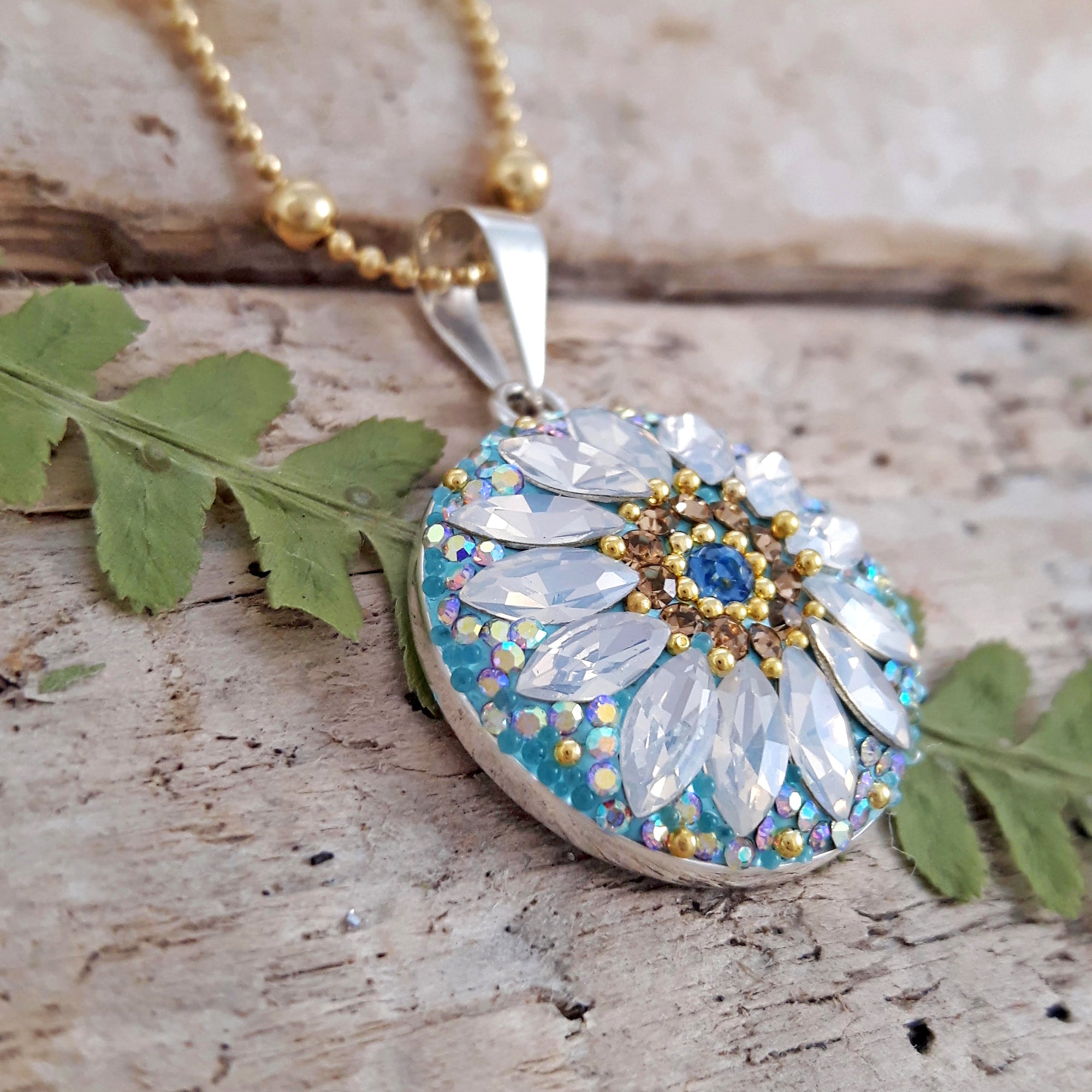 Allegra Flower Daisy Dream TQ  Disc Pendant